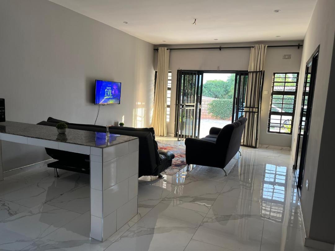 Lowin Suites-One-Bed Apartments