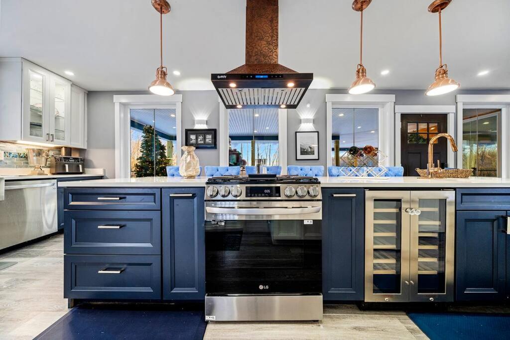 New Sunday River Ski Retreat with Hot Tub Spa - FirePit Sleeps 16 view 5