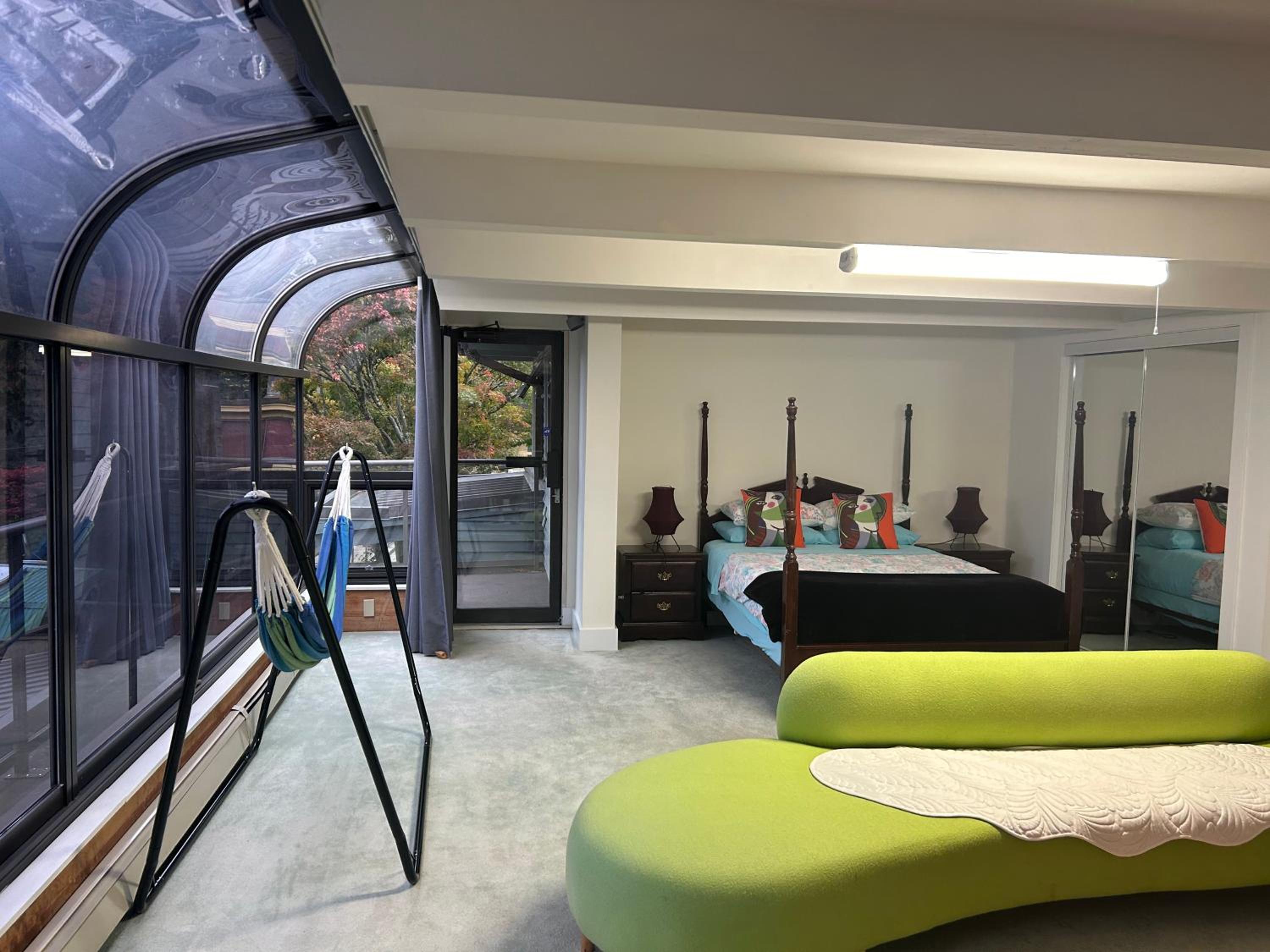 Grouse Cheerful large private bedroom, bath, shared deck, pool, hot tub