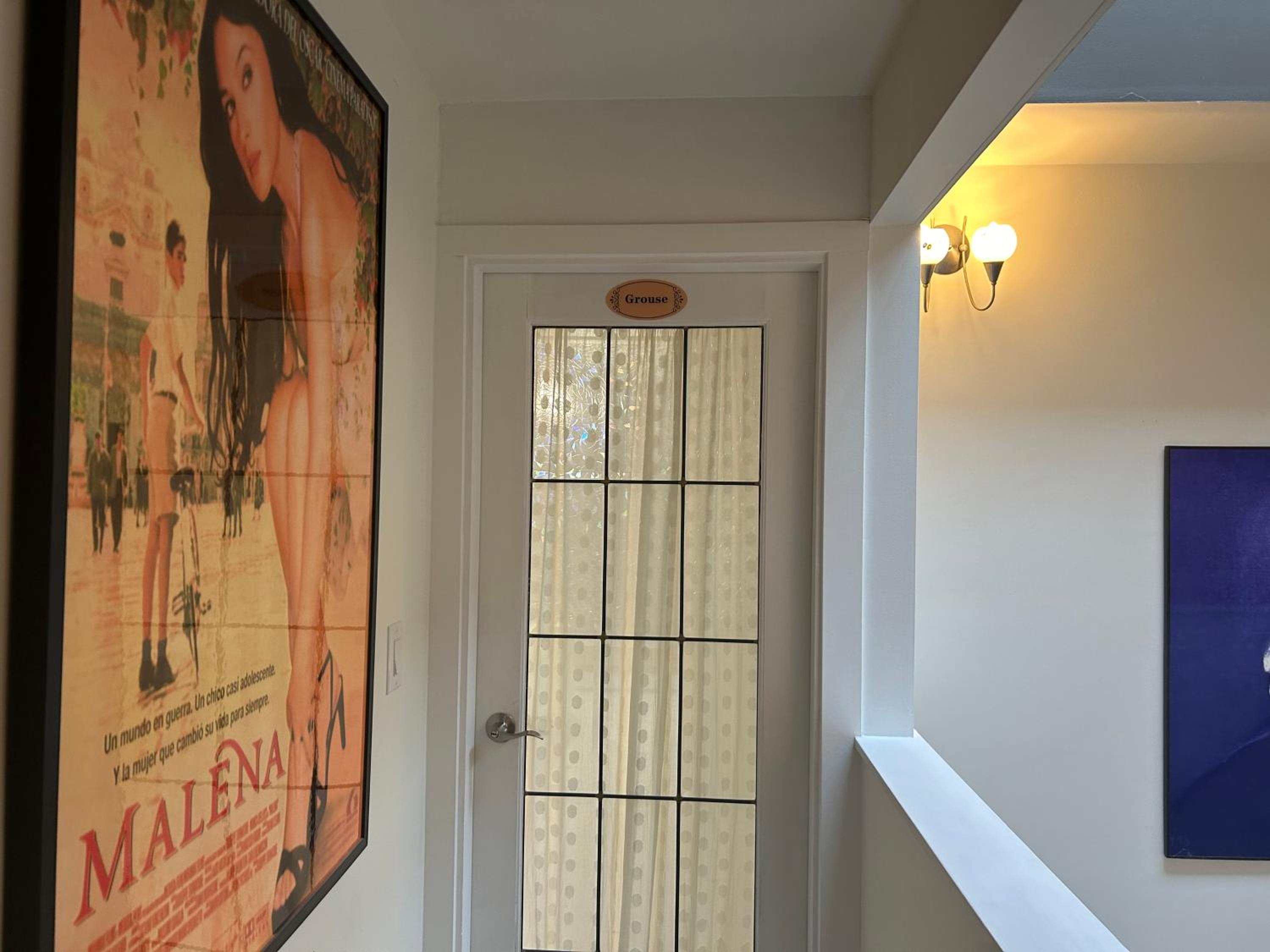Grouse Cheerful large private bedroom, bath, shared deck, pool, hot tub