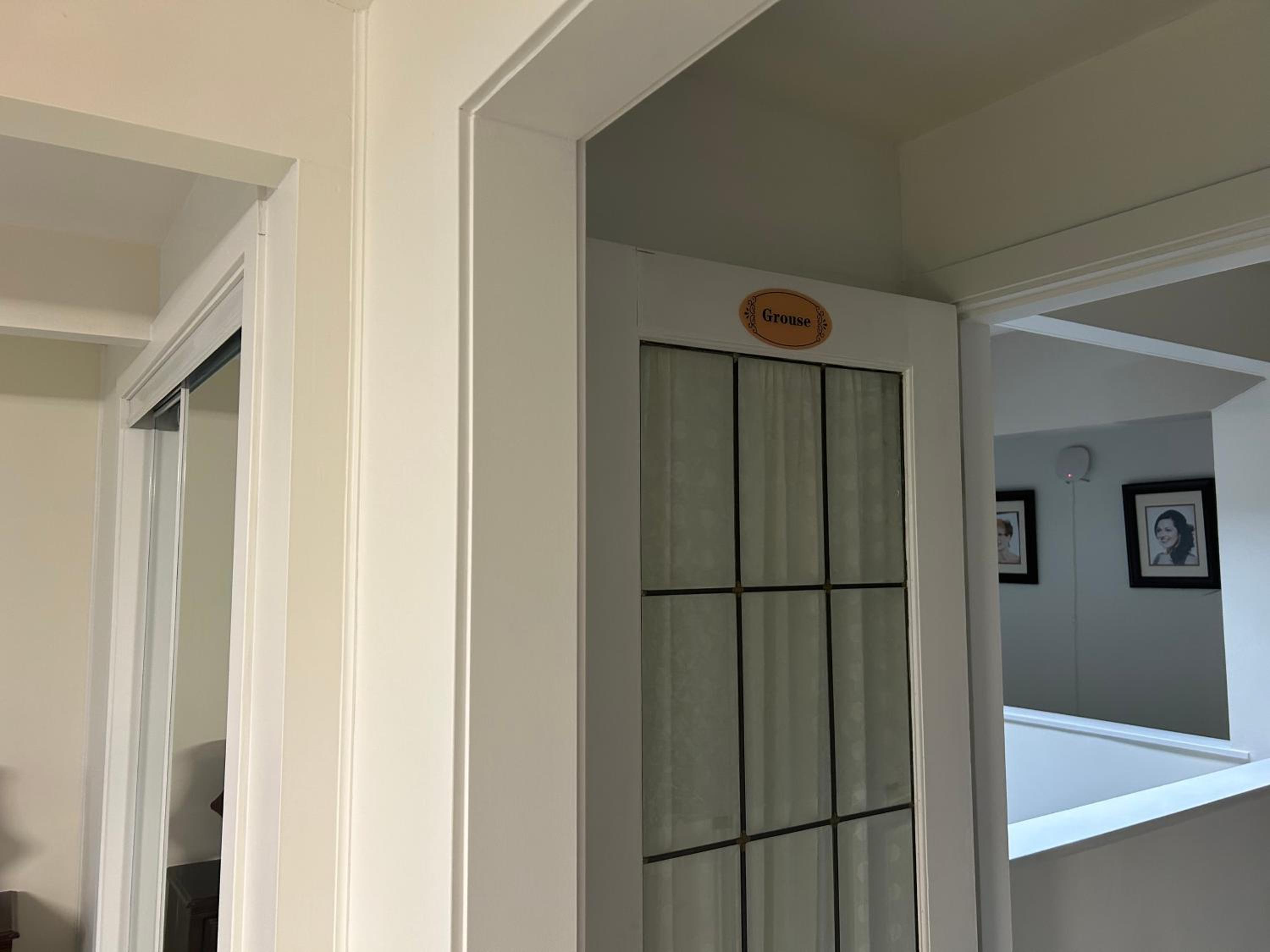 Grouse Cheerful large private bedroom, bath, shared deck, pool, hot tub