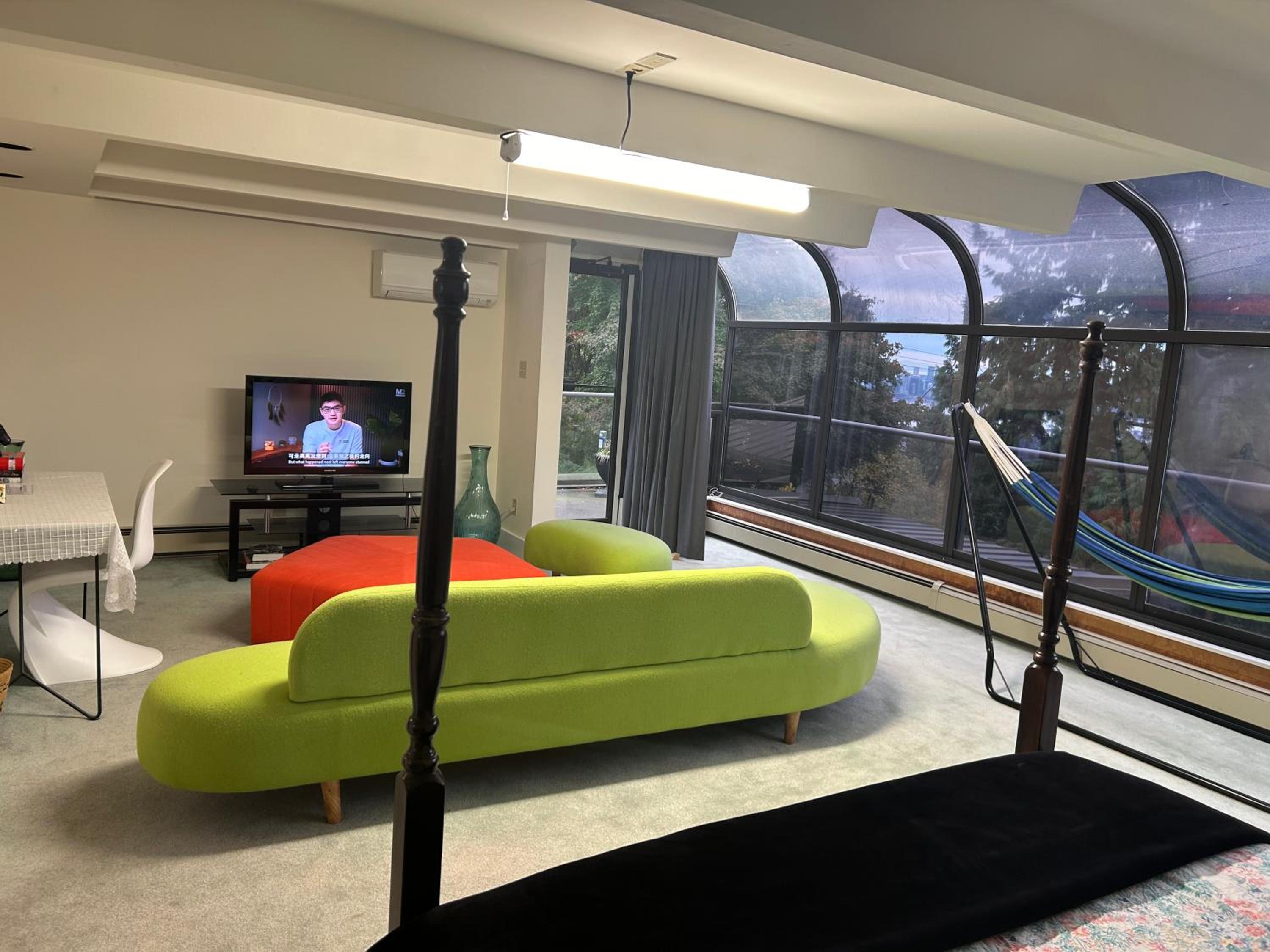 Grouse Cheerful large private bedroom, bath, shared deck, pool, hot tub