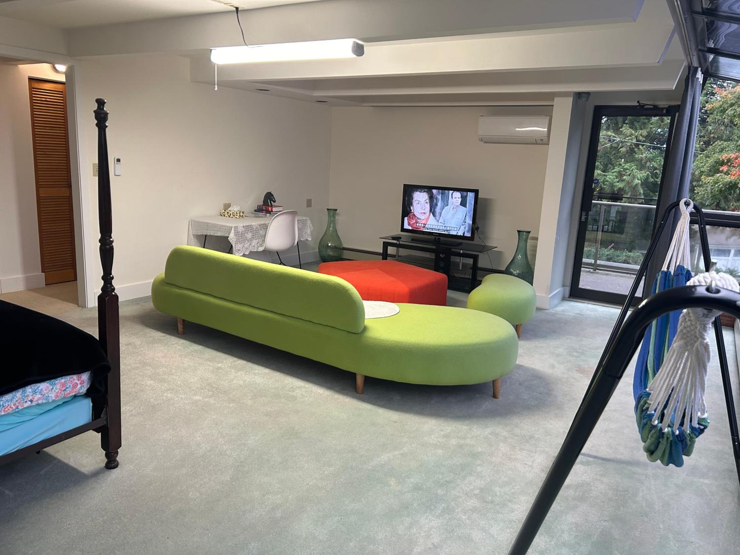 Grouse Cheerful large private bedroom, bath, shared deck, pool, hot tub
