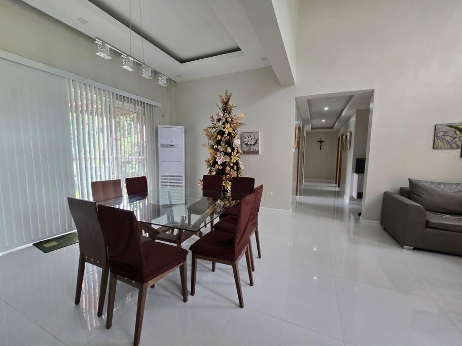 R Villa and Garden view 5