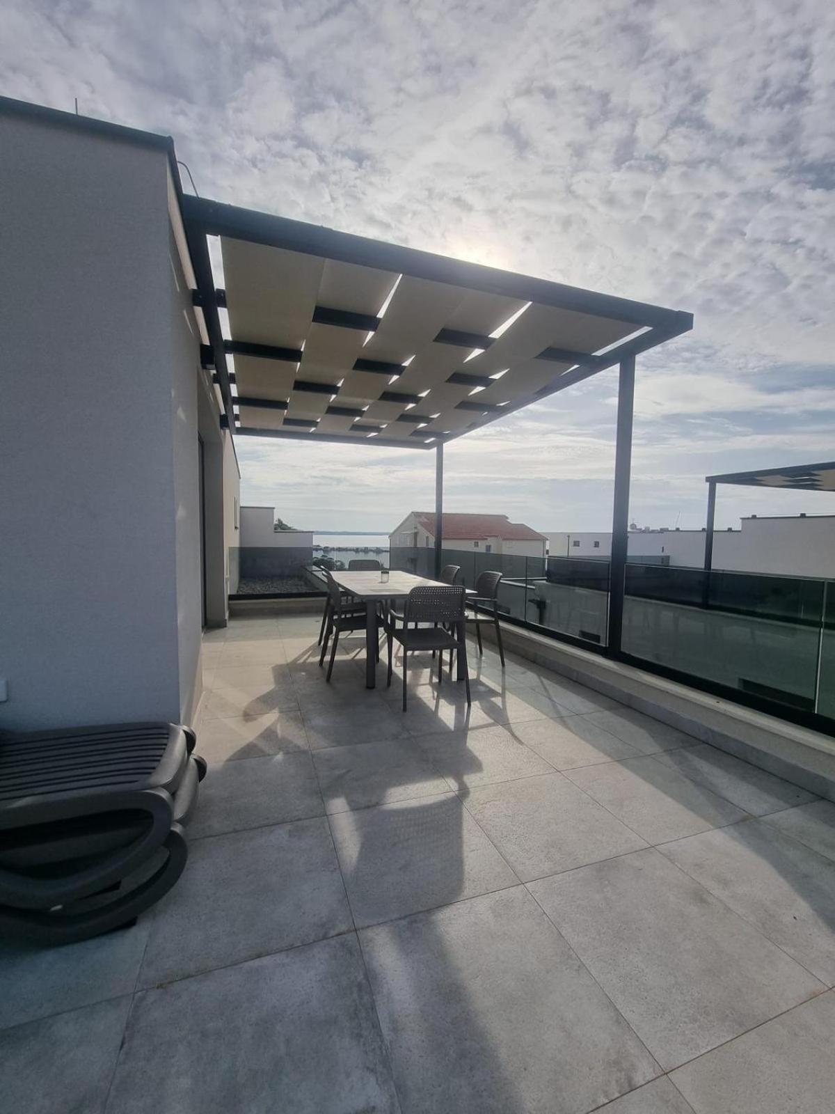 Beautiful new PalmTree Apartments IV view 5