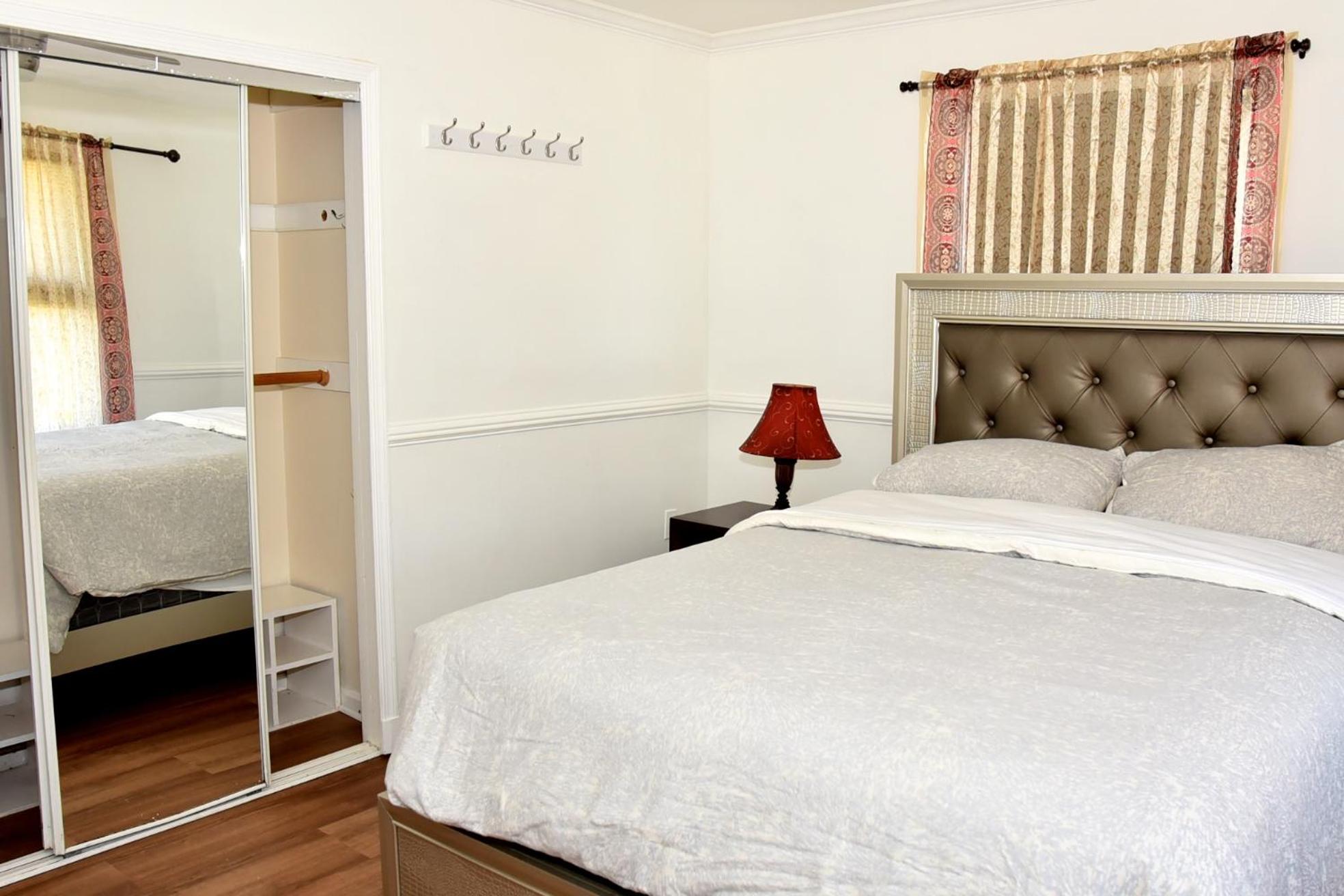 Handsome Home Renovated - close to Metro - Property Image 30