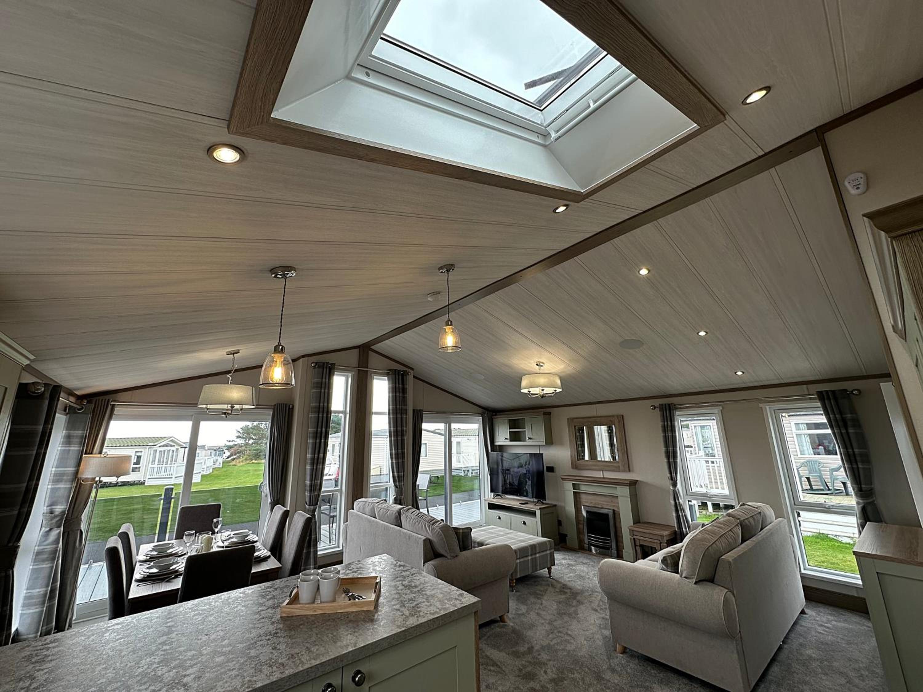 Highland Holiday Getaways - The Heilan' Lodge view 3