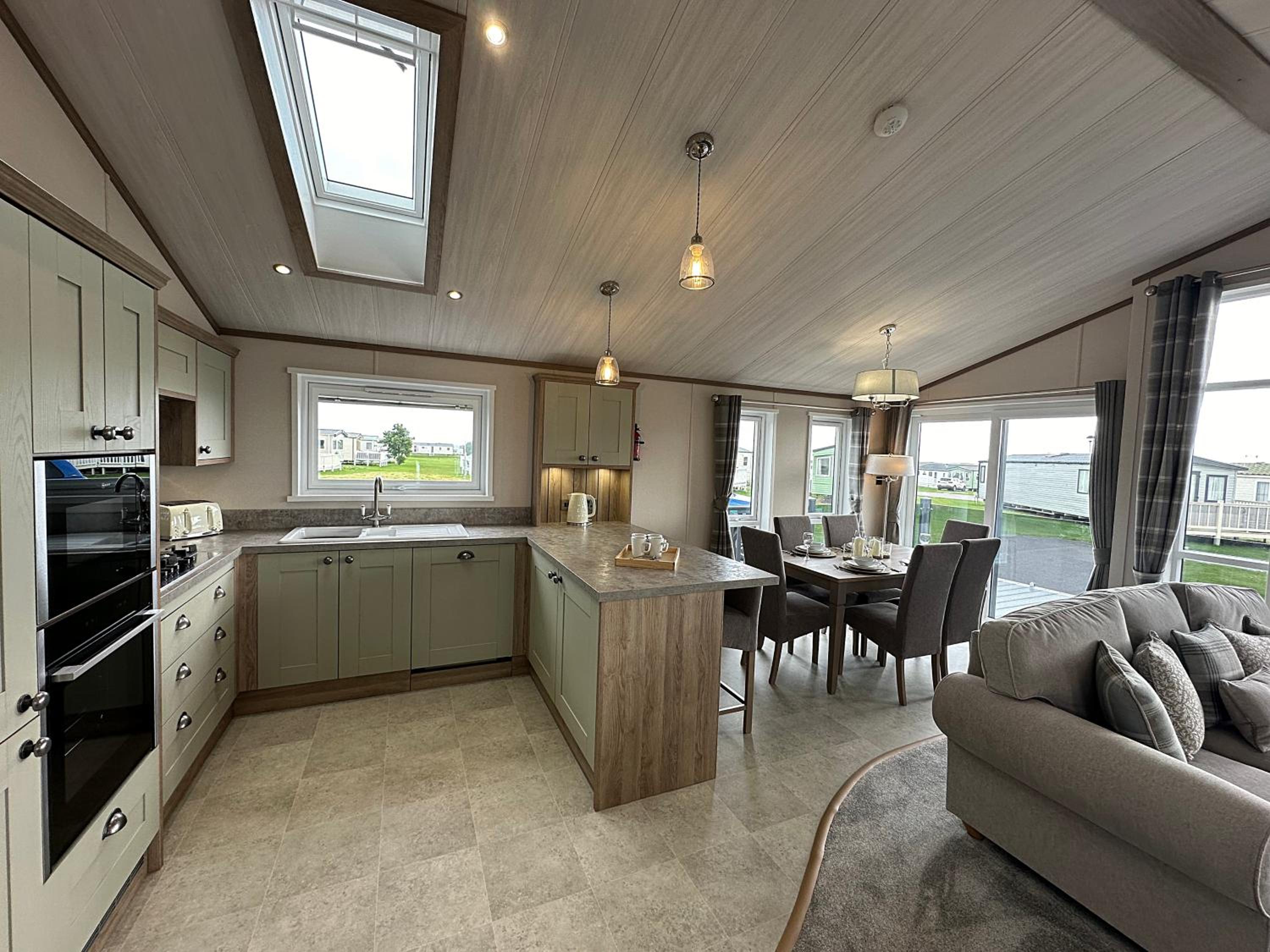 Highland Holiday Getaways - The Heilan' Lodge view 5