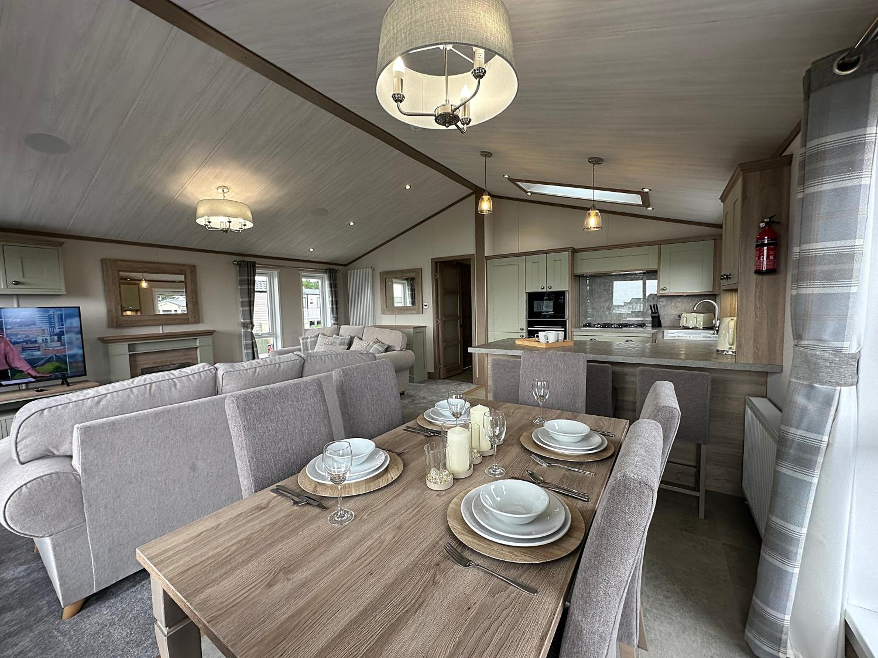 Highland Holiday Getaways - The Heilan' Lodge view 4