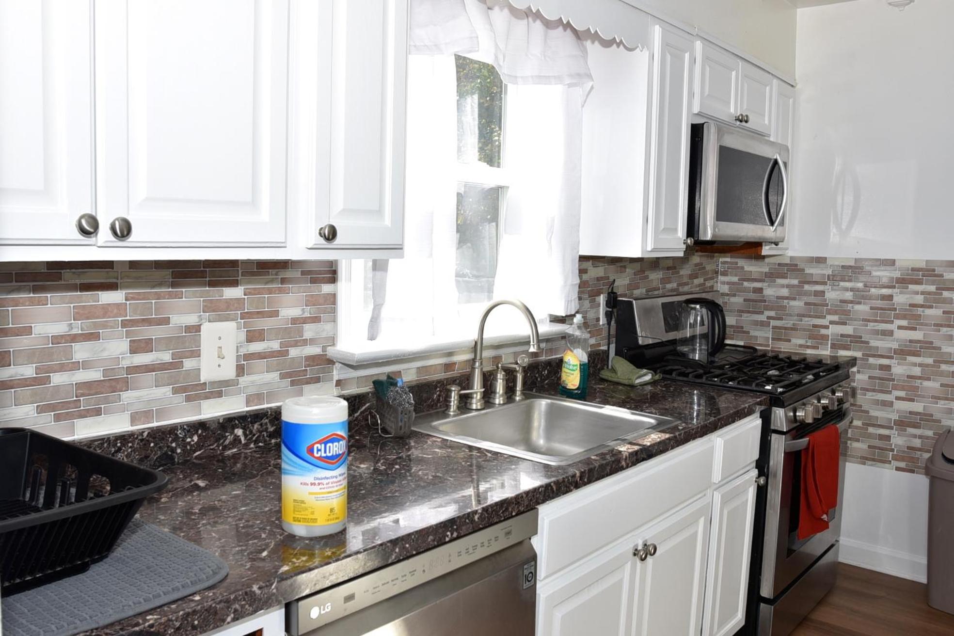 Handsome Home Renovated - close to Metro - Property Image 39