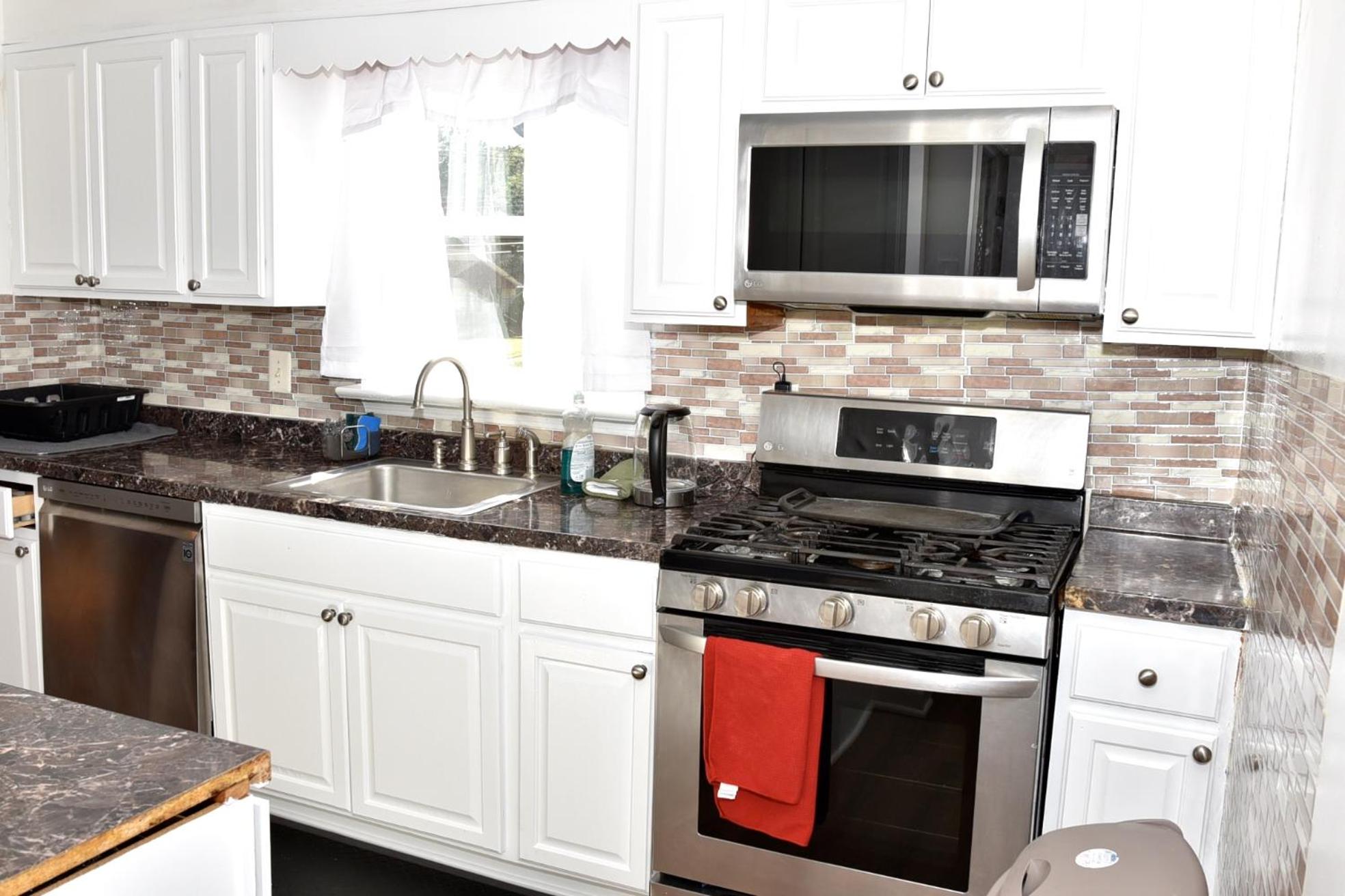Handsome Home Renovated - close to Metro - Property Image 37