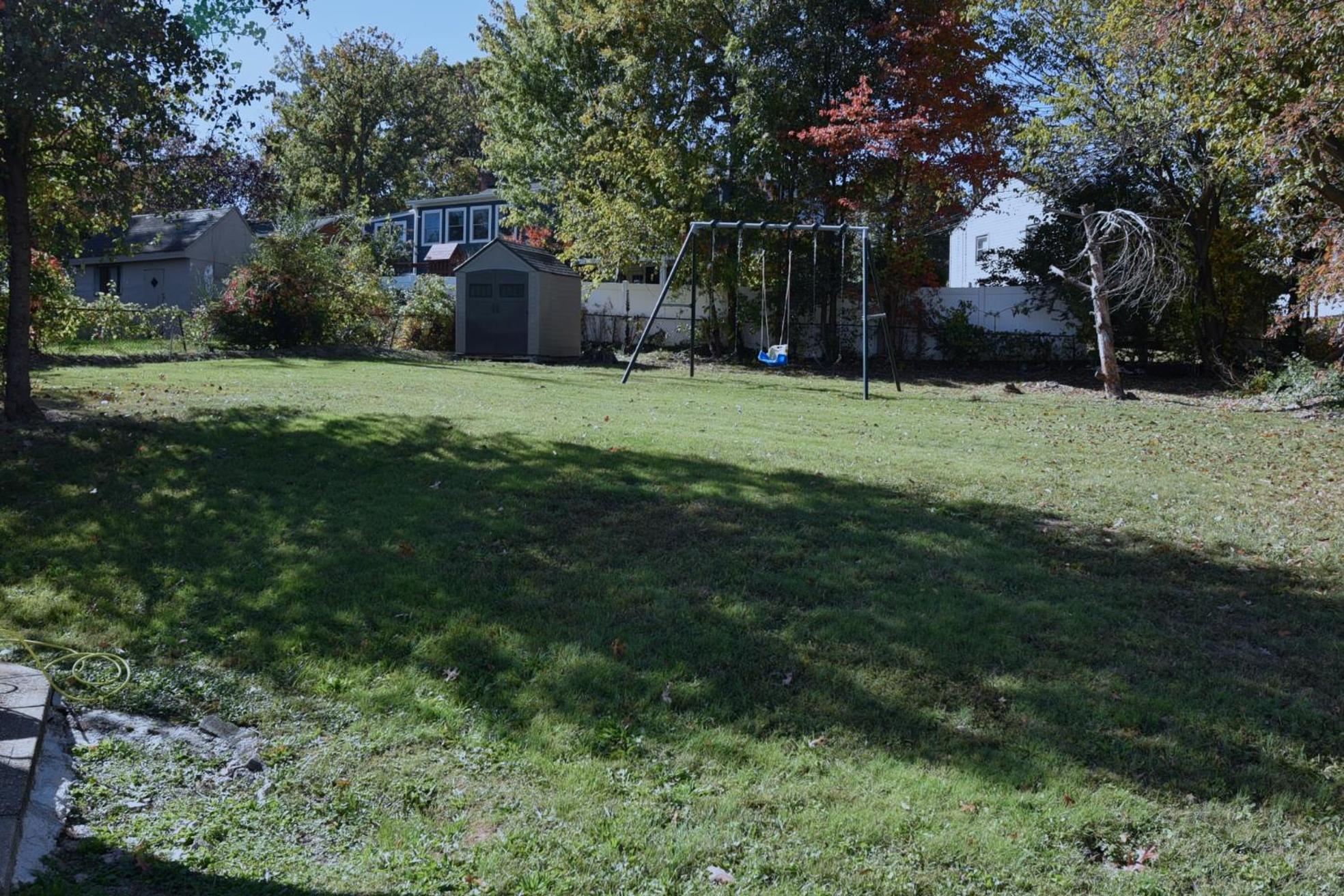 Handsome Home Renovated - close to Metro - Property Image 19