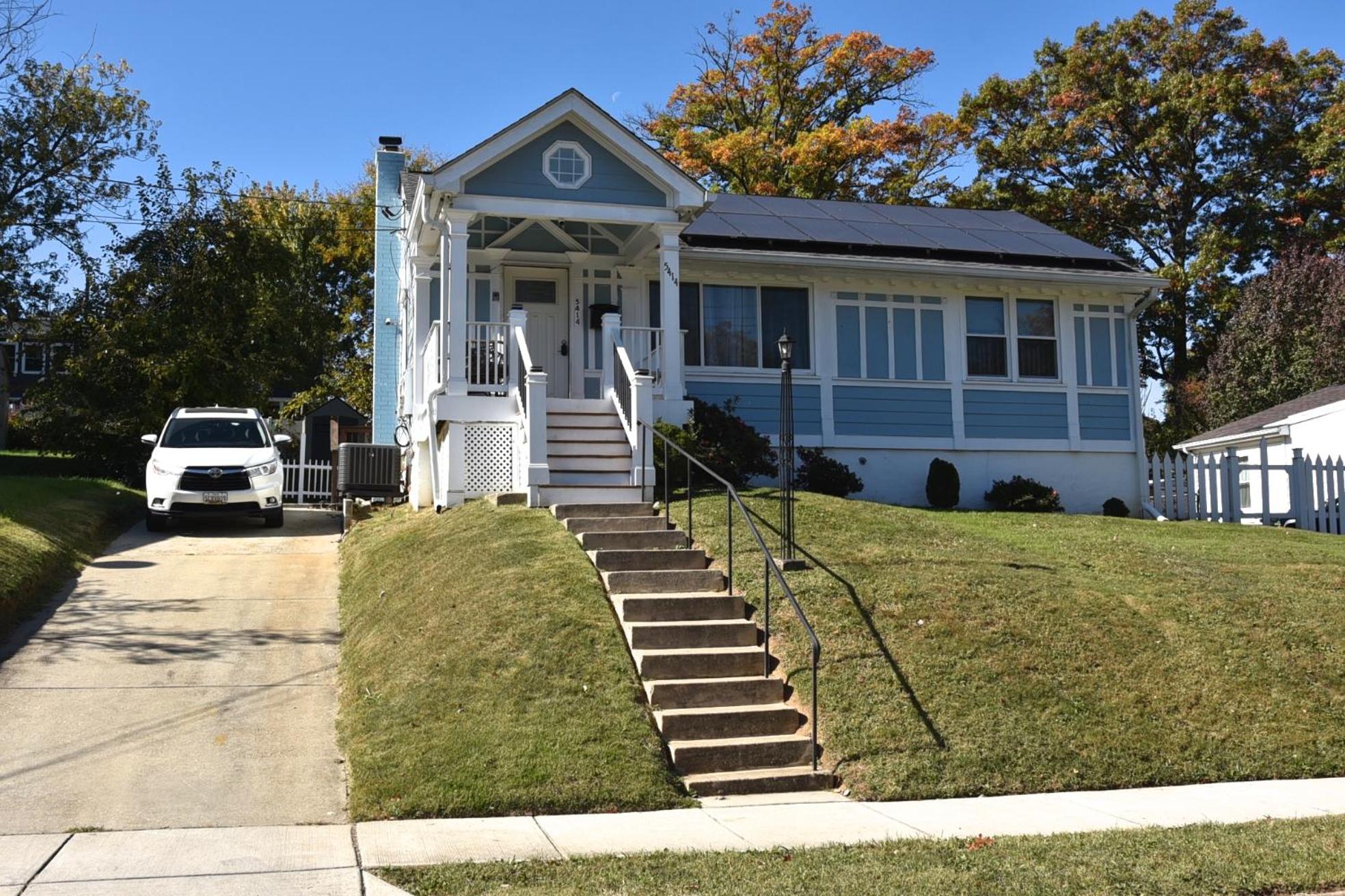 Handsome Home Renovated - close to Metro - Property Image 25