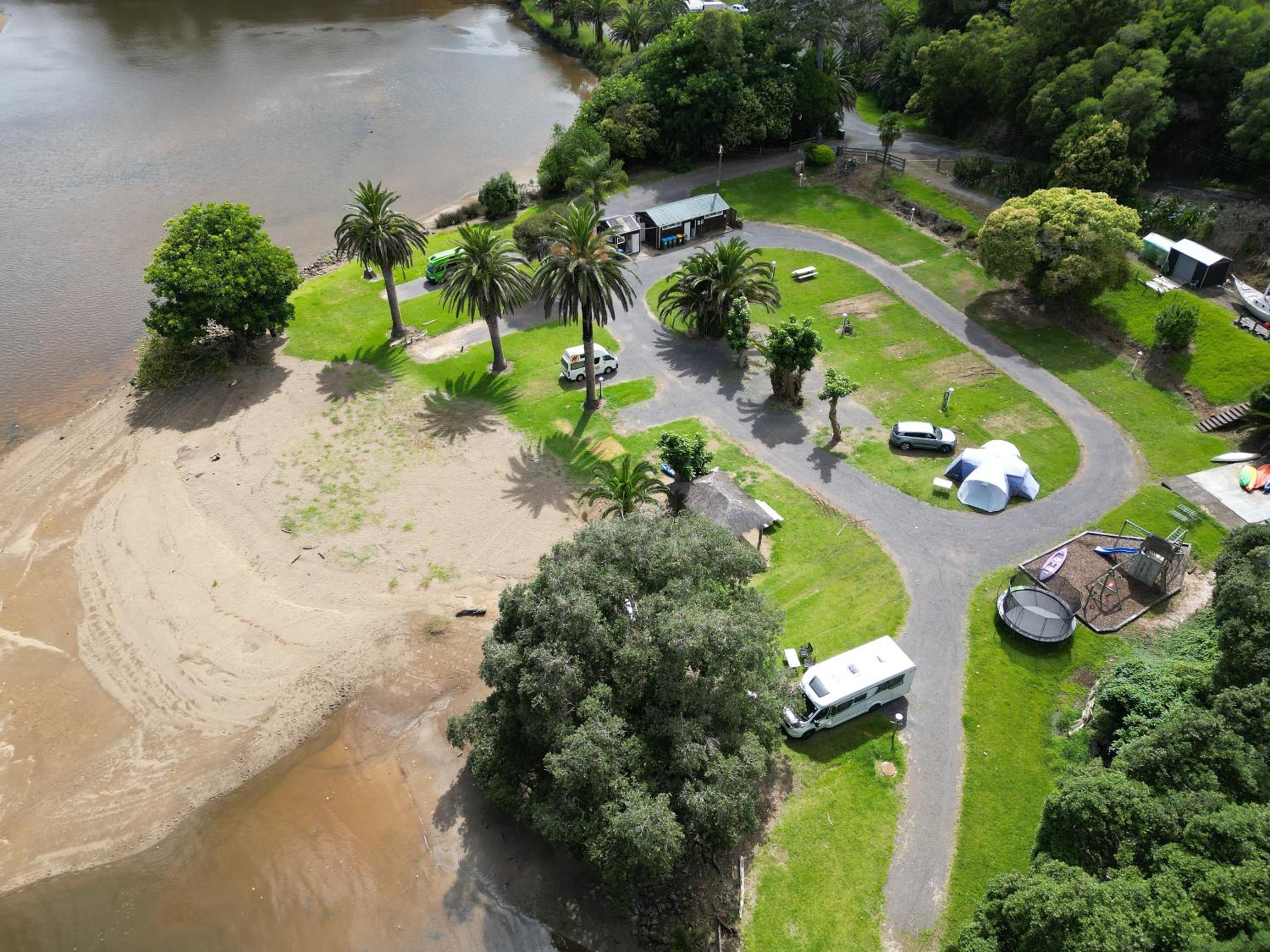 Waterfalls Estate - Motel & Campground