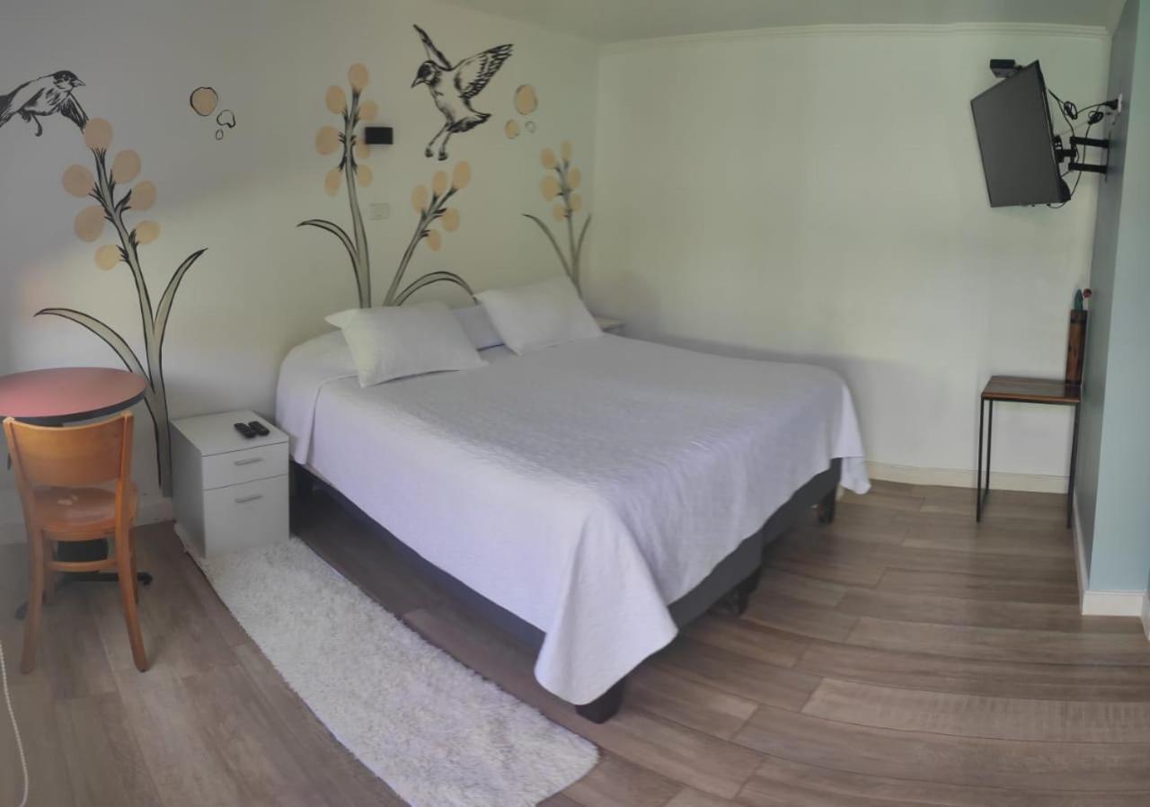 HOSTAL LA MODERNA
