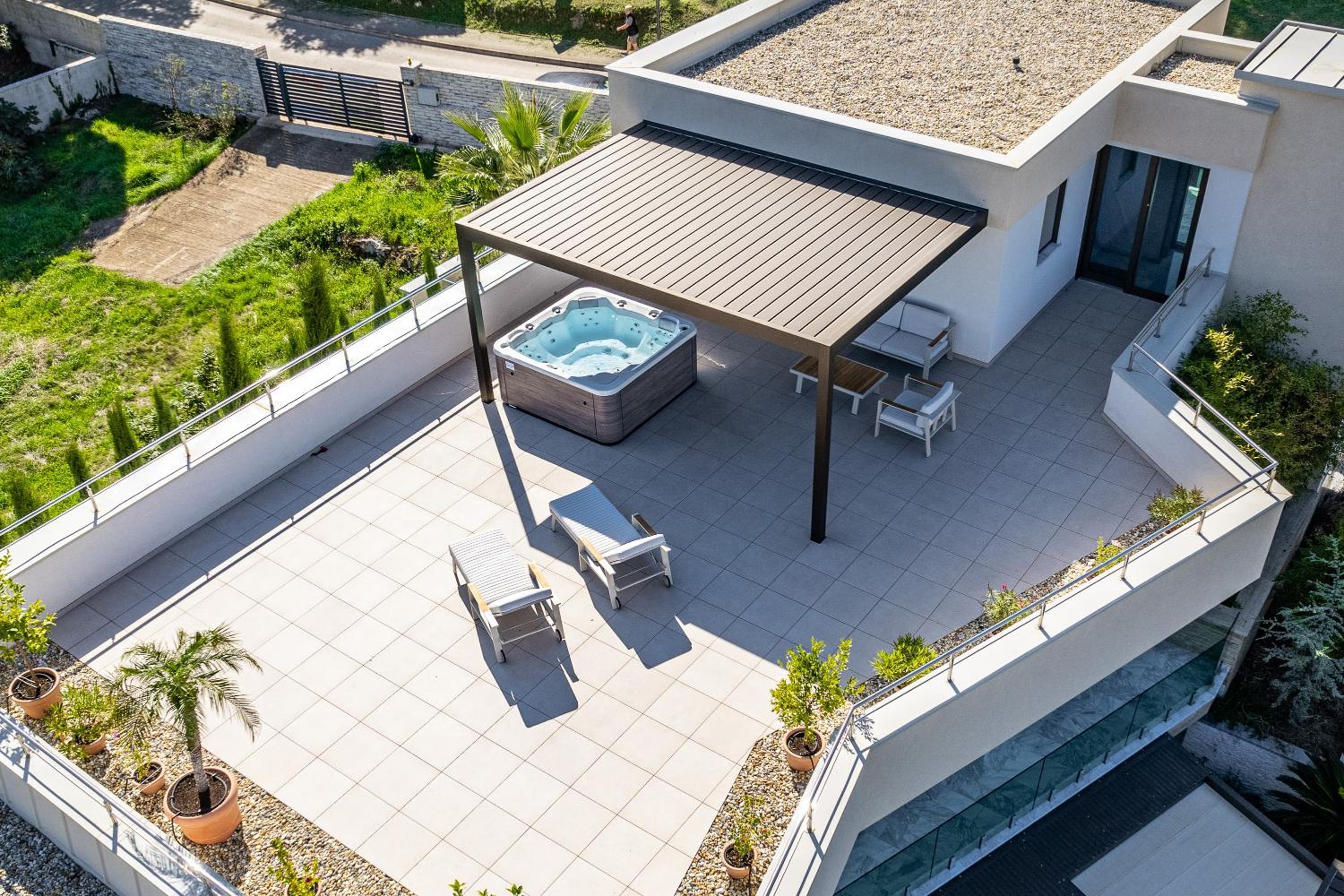 Luxury Villa Con Brio view 2