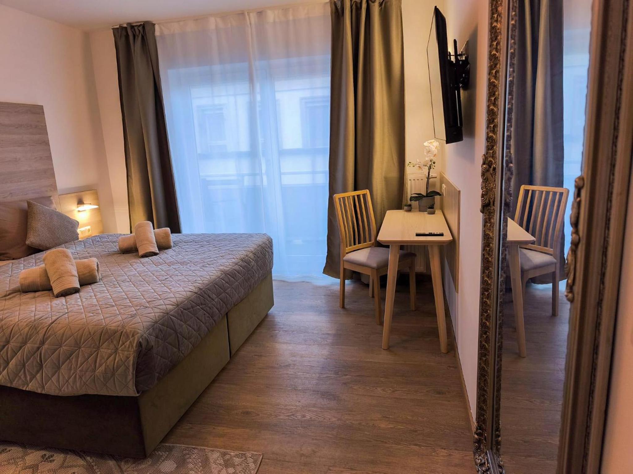 Home 1 - 70qm Luxus City Apartment mit Balkon nahe Messe im Zentrum Nürnbergs- ruhige und zentrale Lage, Parkplatz inklusive