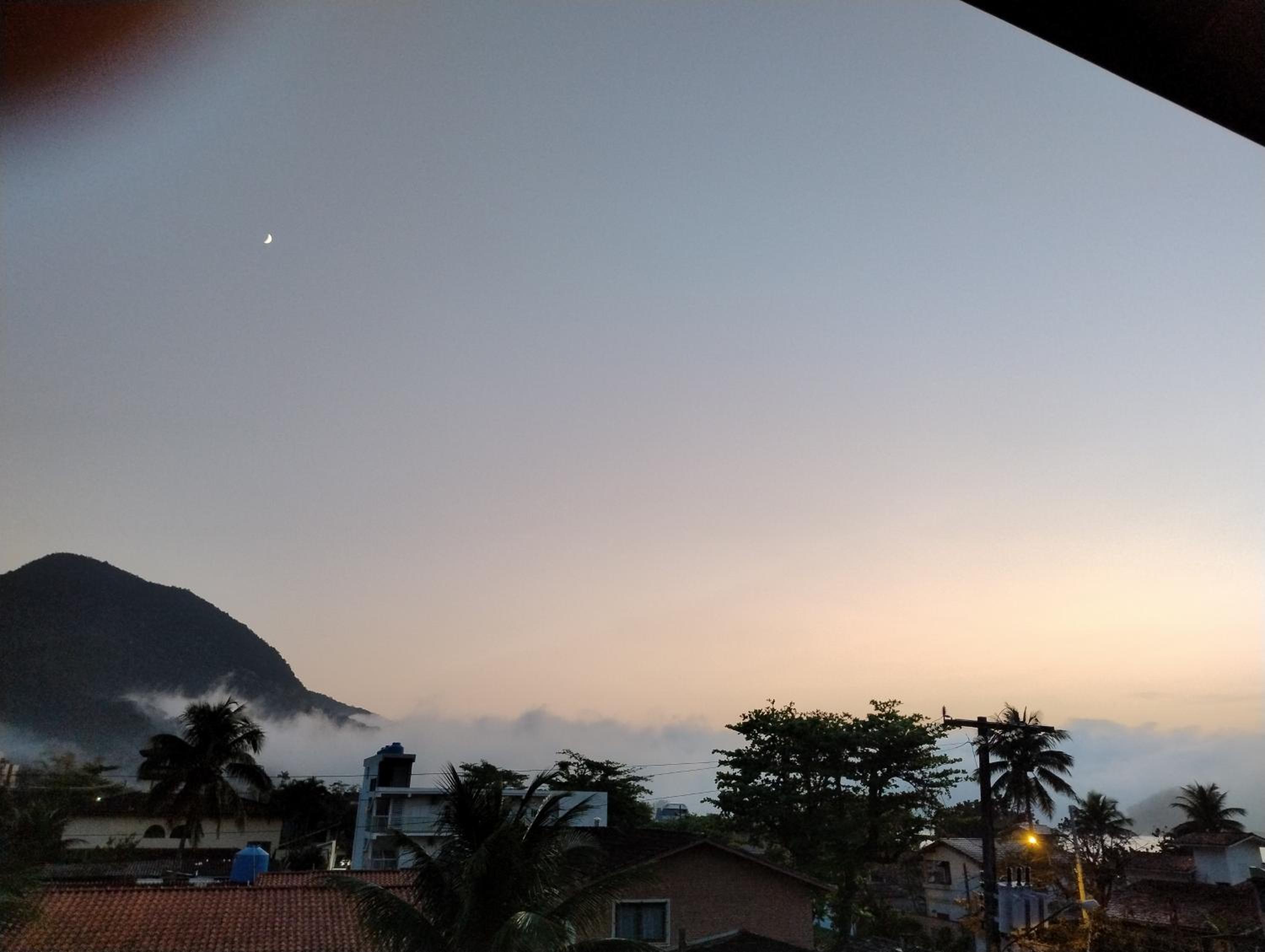 Pé na areia Ubatuba praia do sapê