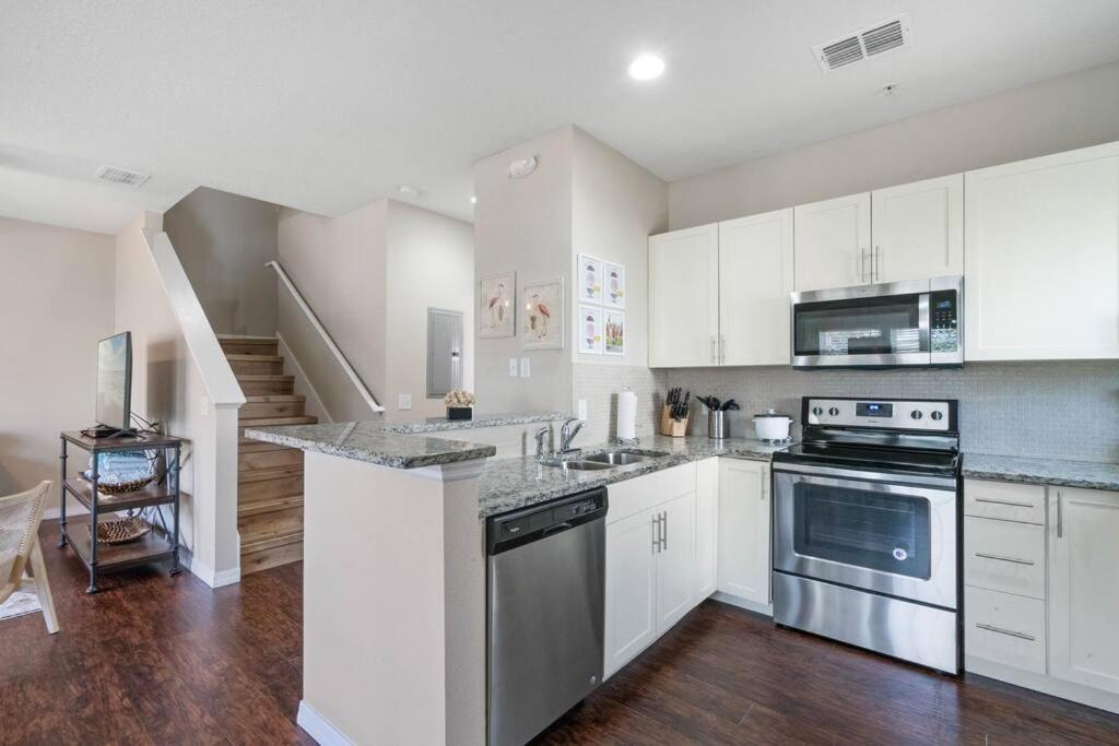 Themed Villa, Great Location with proximity to Disney view 3