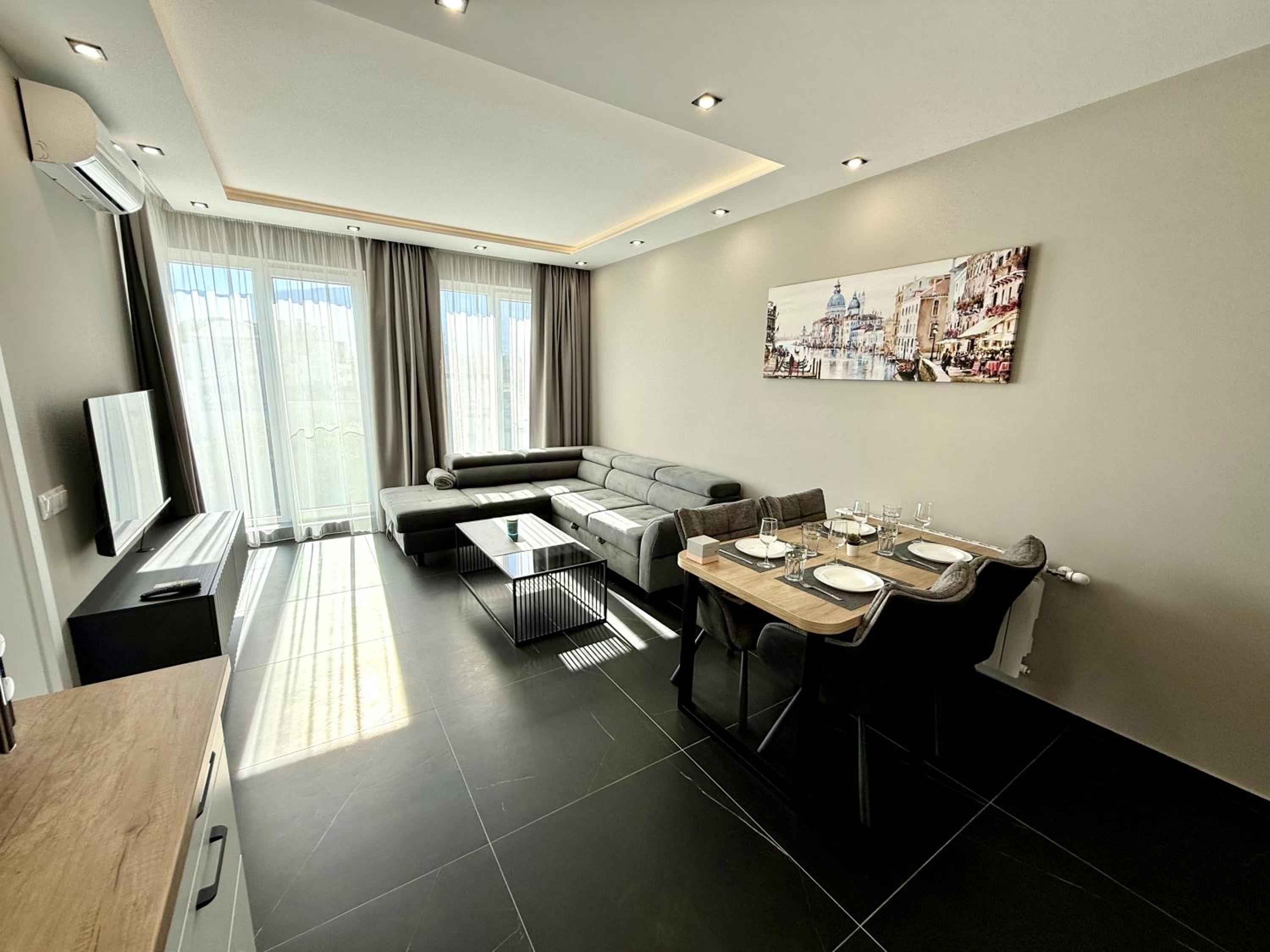 AveNew Luxury Apartment 3
