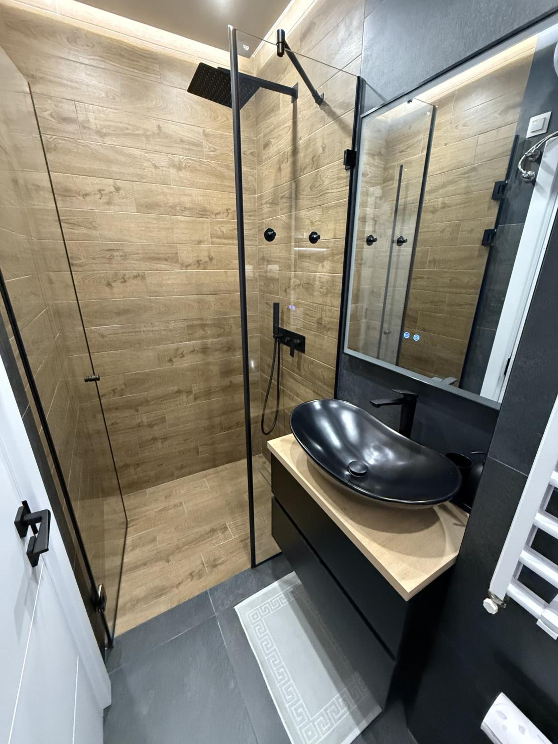 AveNew Luxury Apartment 3