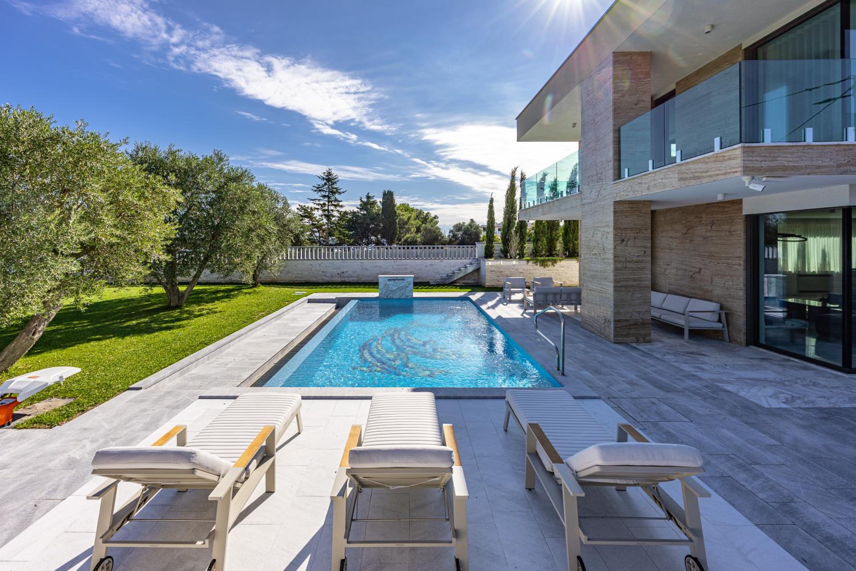 Luxury Villa Con Brio view 4