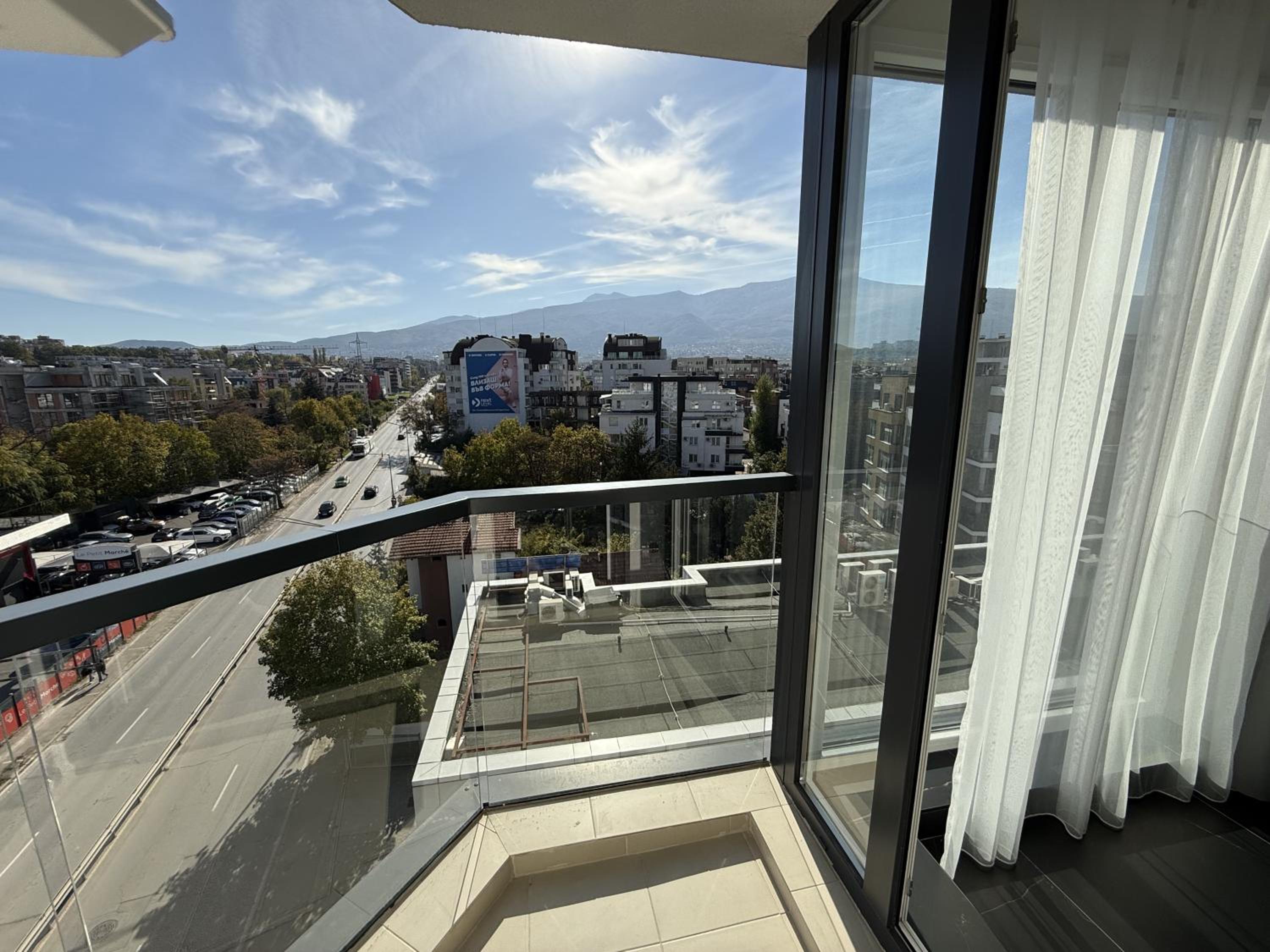 AveNew Luxury Apartment 3