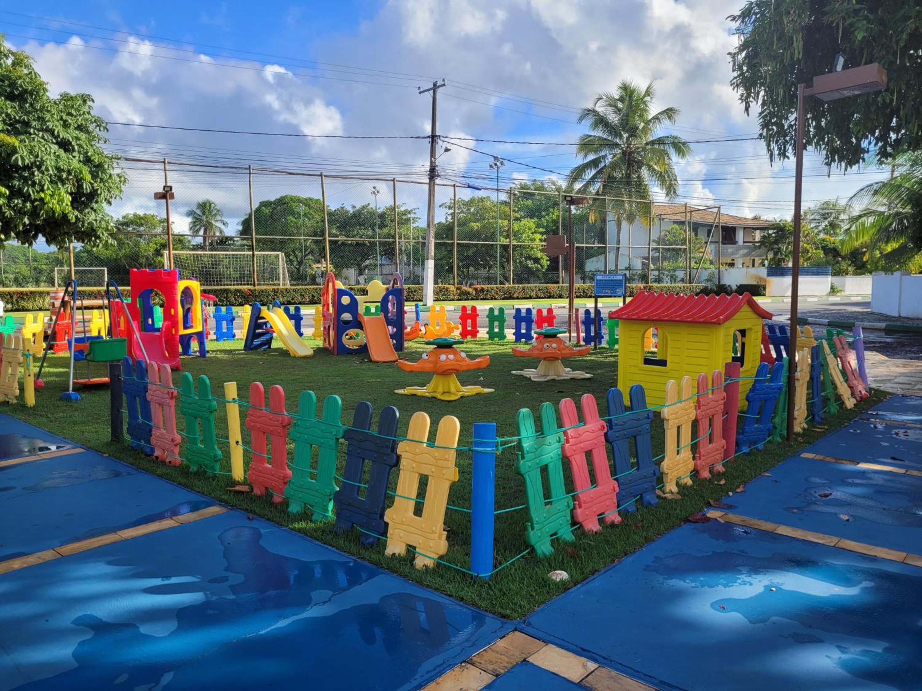 Guarajuba, 5 suites e piscina