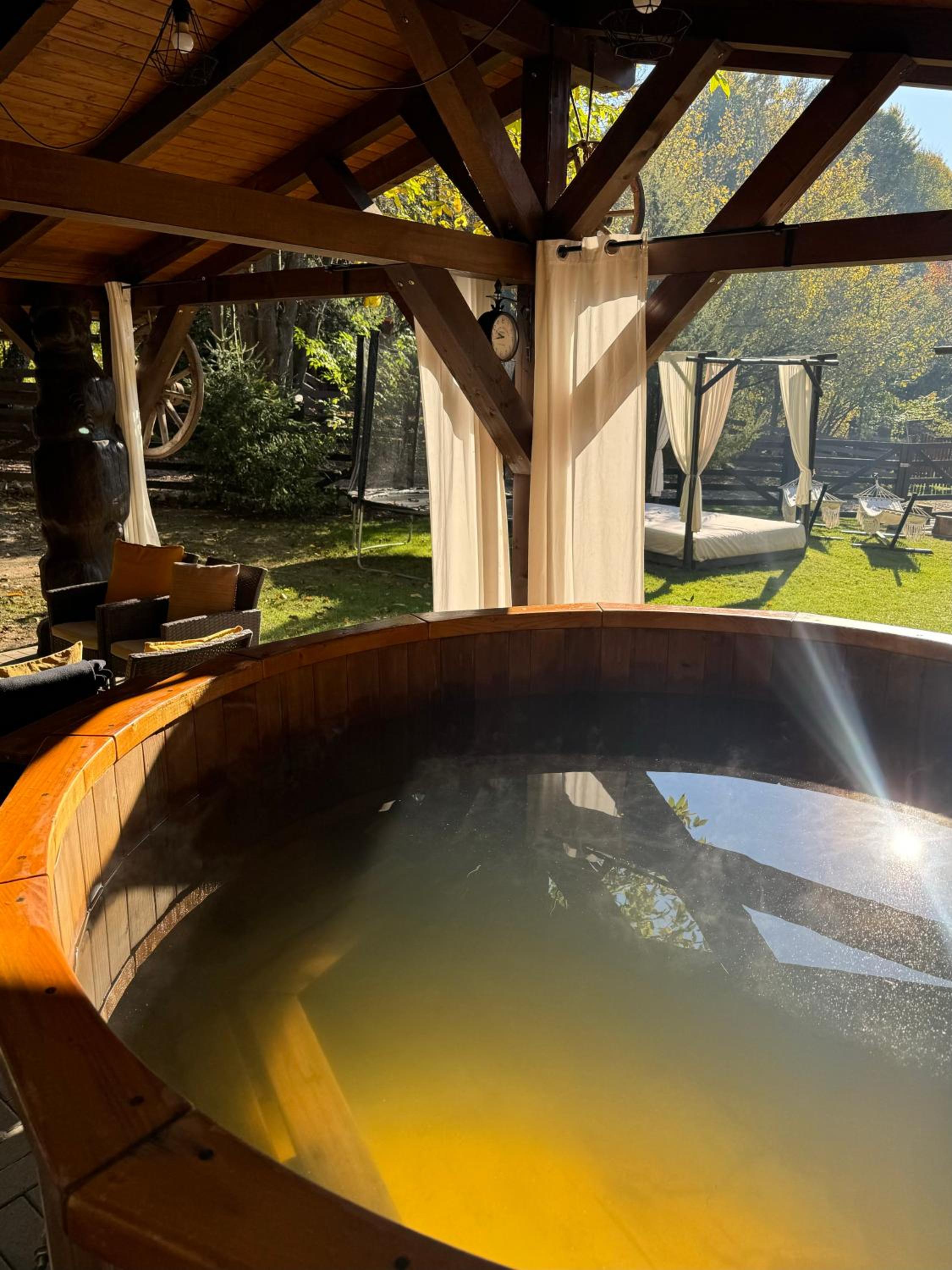 Hotel Emerald Chalet - Image 1