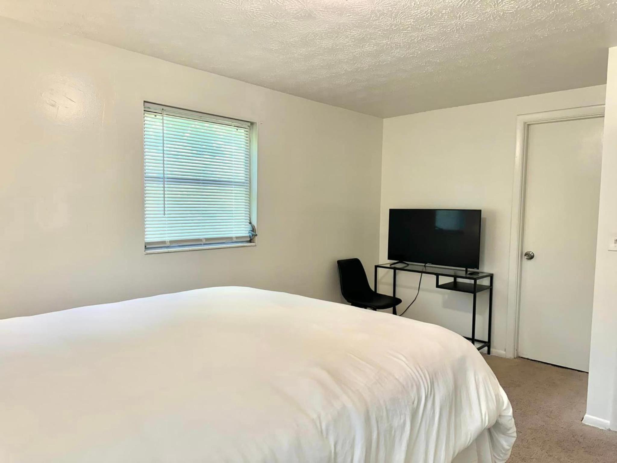 Furnished Room For Rent, WIFI, Affordable, TV view 5