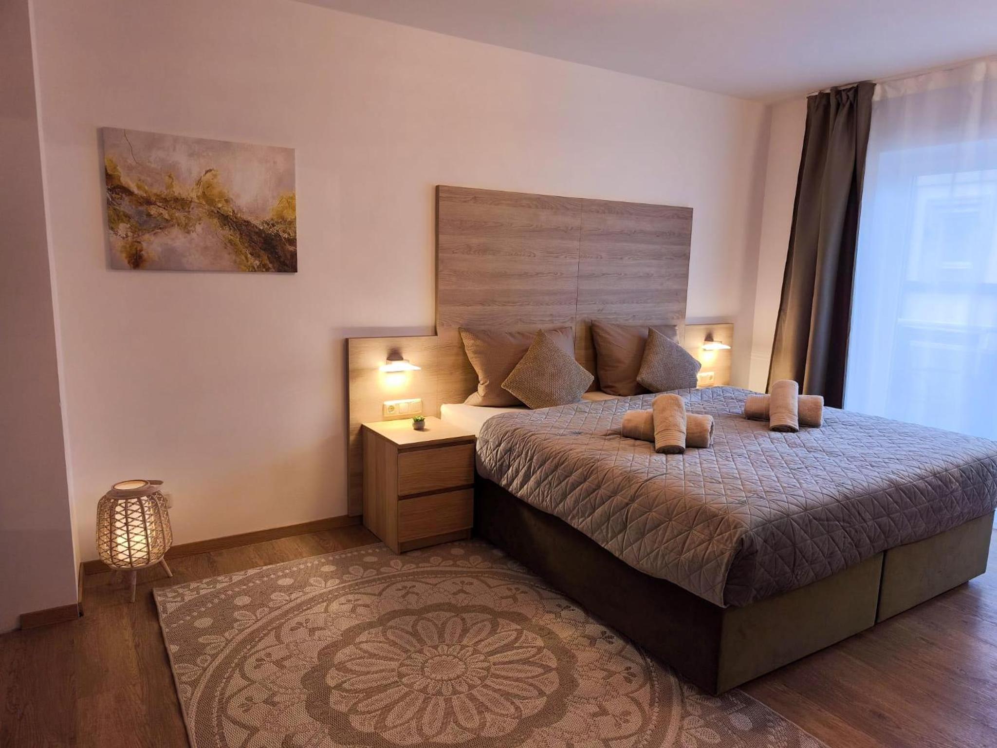Home 1 - 70qm Luxus City Apartment mit Balkon nahe Messe im Zentrum Nürnbergs- ruhige und zentrale Lage, Parkplatz inklusive