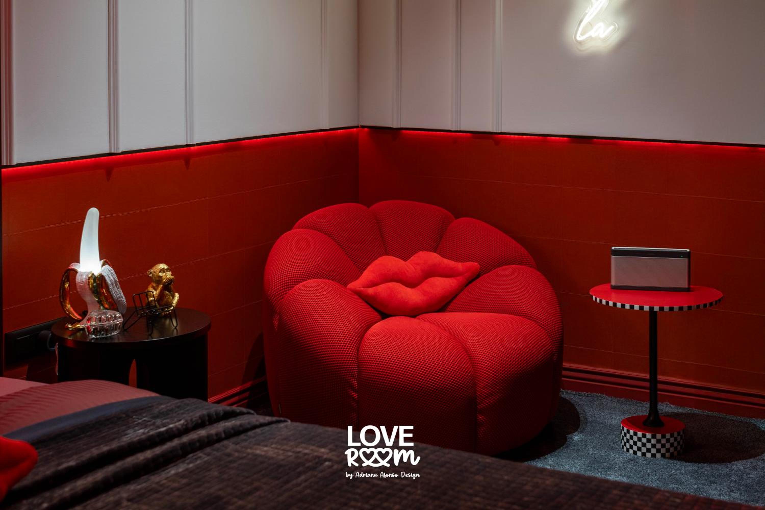 L'Amour Suite - romantic getaway view 4