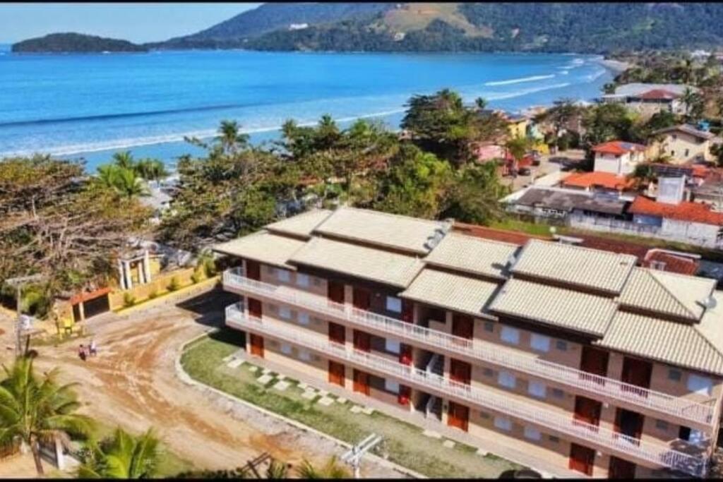 Pé na areia Ubatuba praia do sapê