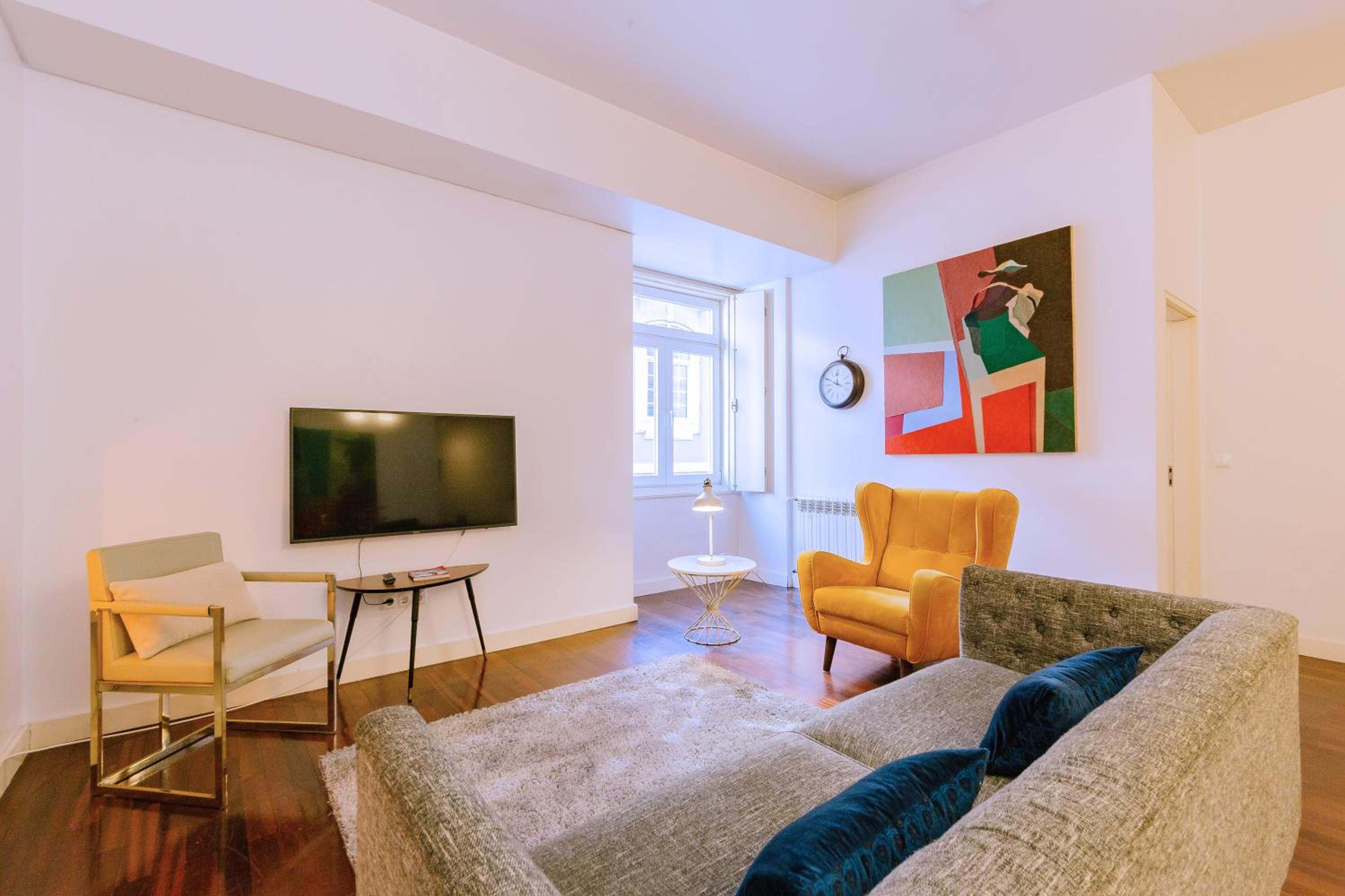 Chiado 2 Bedroom Elegant Apartment view 3