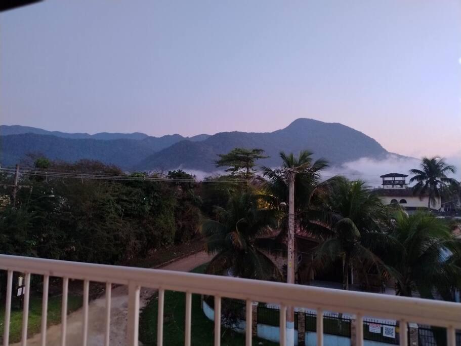 Pé na areia Ubatuba praia do sapê