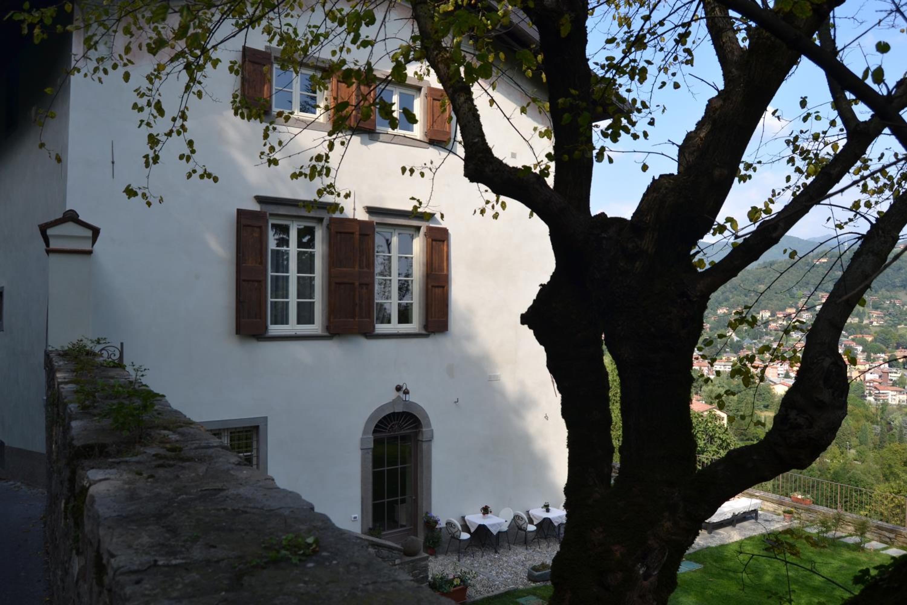 B&B Dimora Delle Donnole Bergamo Alta view 4