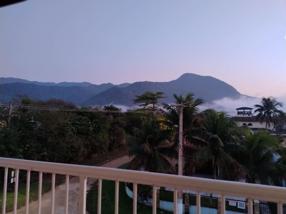 Pé na areia Ubatuba praia do sapê