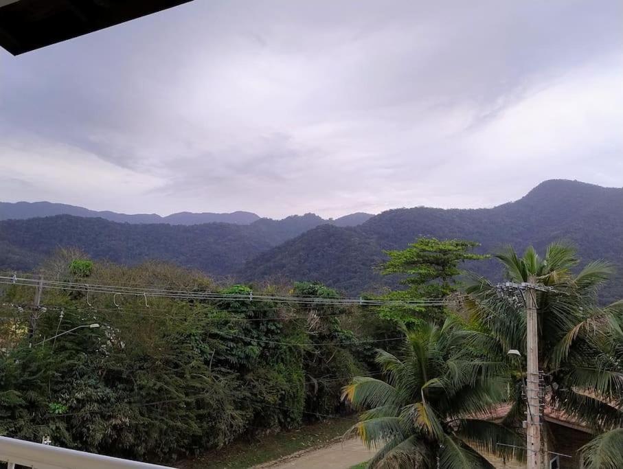 Pé na areia Ubatuba praia do sapê