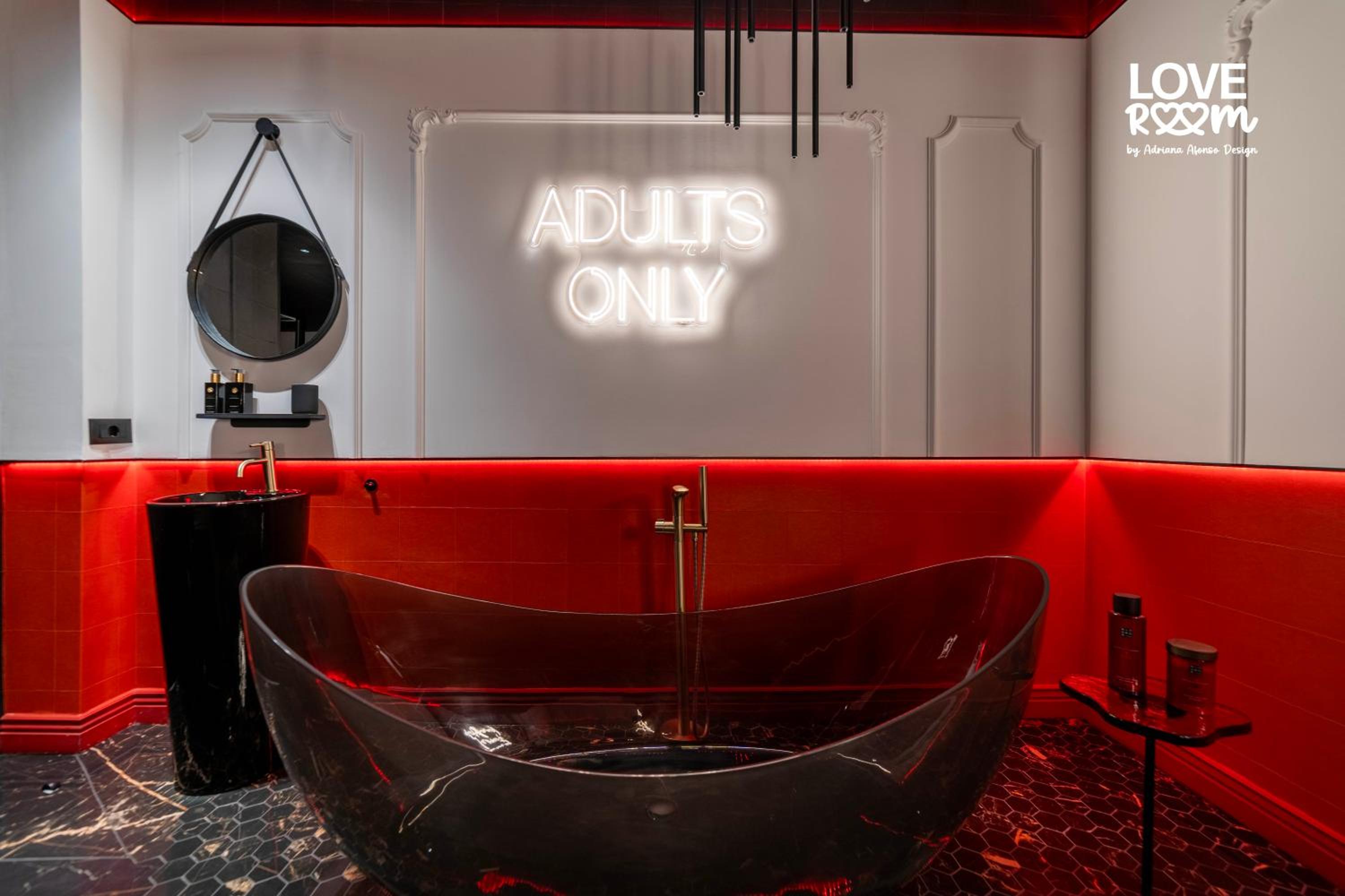 L'Amour Suite - romantic getaway view 3