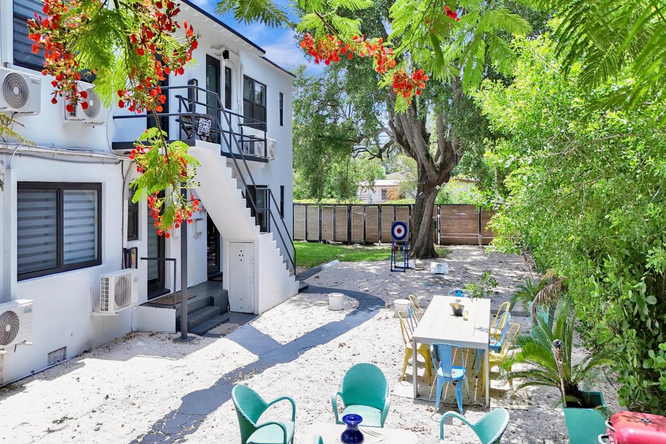 3 Seasons at the Carrington 3 Two Bedroom 1 Bath Apts -6 Bedrooms 3 bathrooms and 3 bedroom 2 bathroom Villa