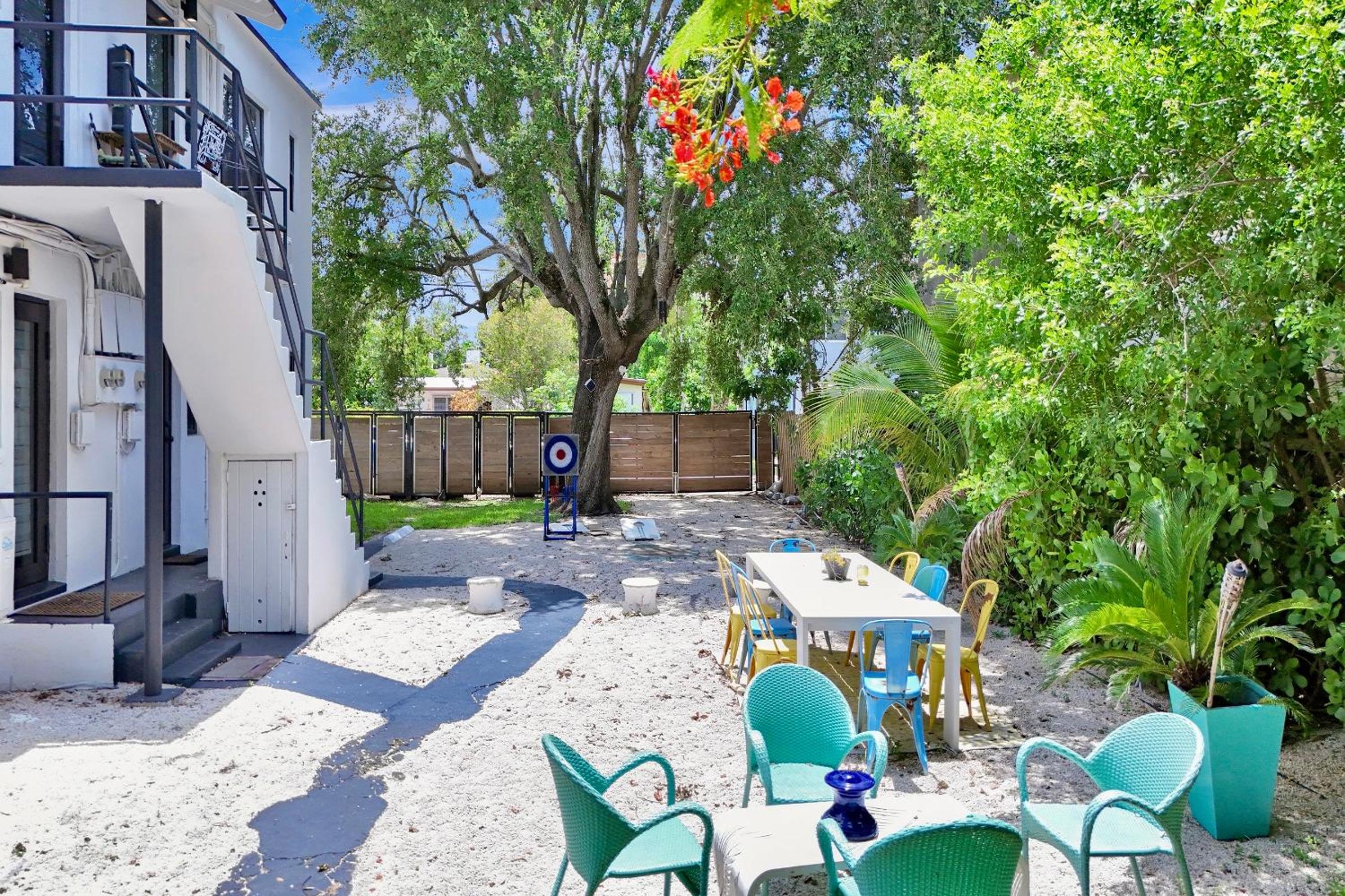 3 Seasons at the Carrington 3 Two Bedroom 1 Bath Apts -6 Bedrooms 3 bathrooms and 3 bedroom 2 bathroom Villa