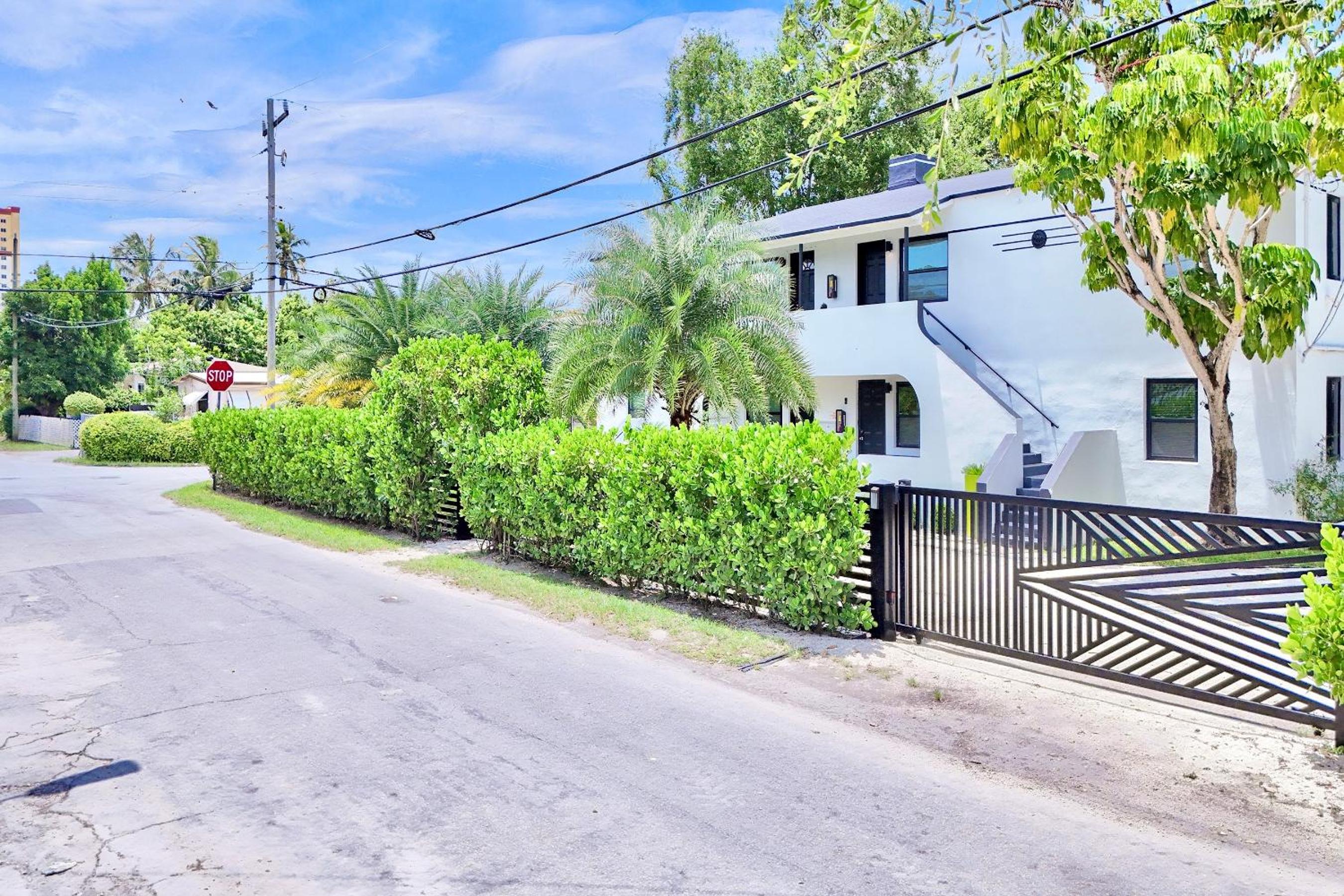 3 Seasons at the Carrington 3 Two Bedroom 1 Bath Apts -6 Bedrooms 3 bathrooms and 3 bedroom 2 bathroom Villa