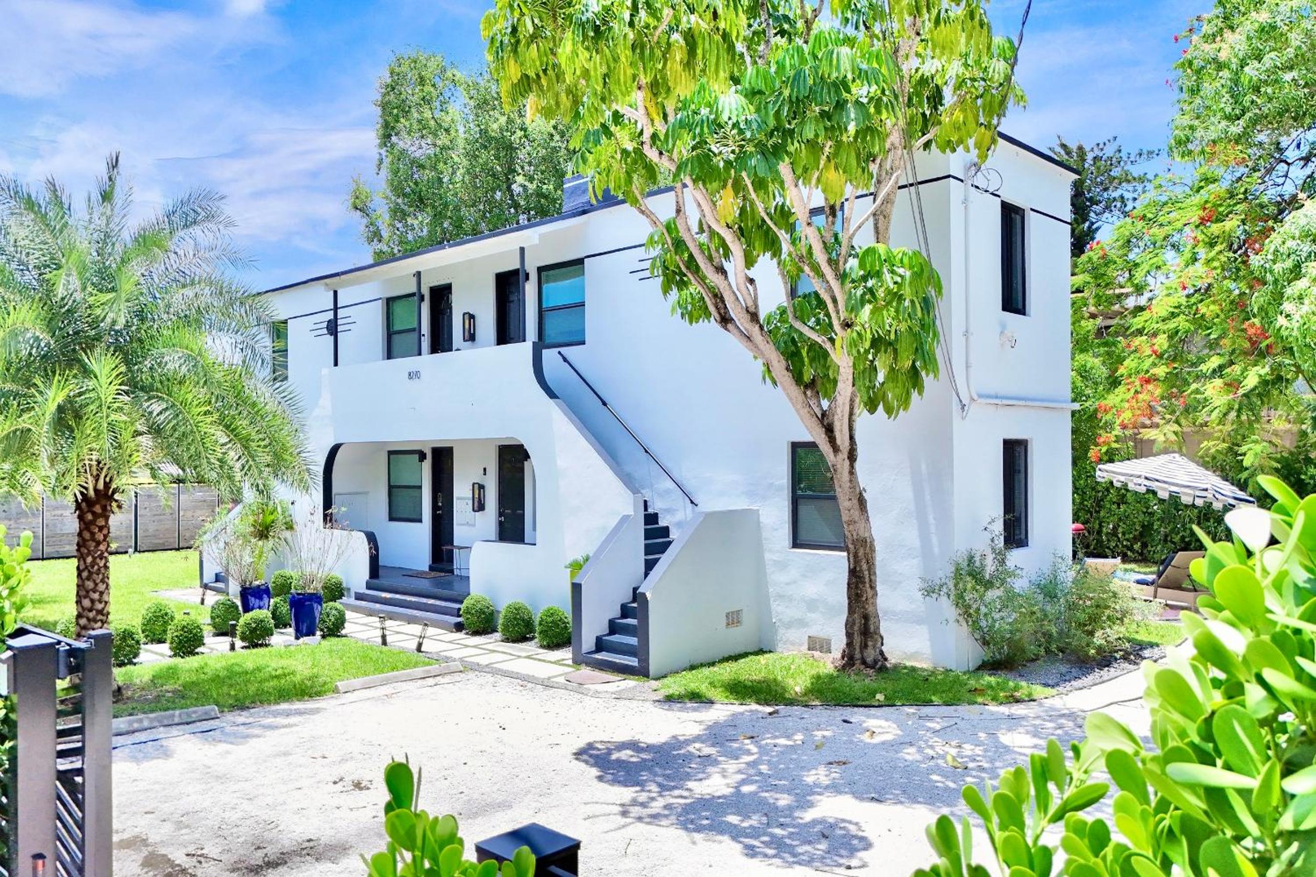 3 Seasons at the Carrington 3 Two Bedroom 1 Bath Apts -6 Bedrooms 3 bathrooms and 3 bedroom 2 bathroom Villa