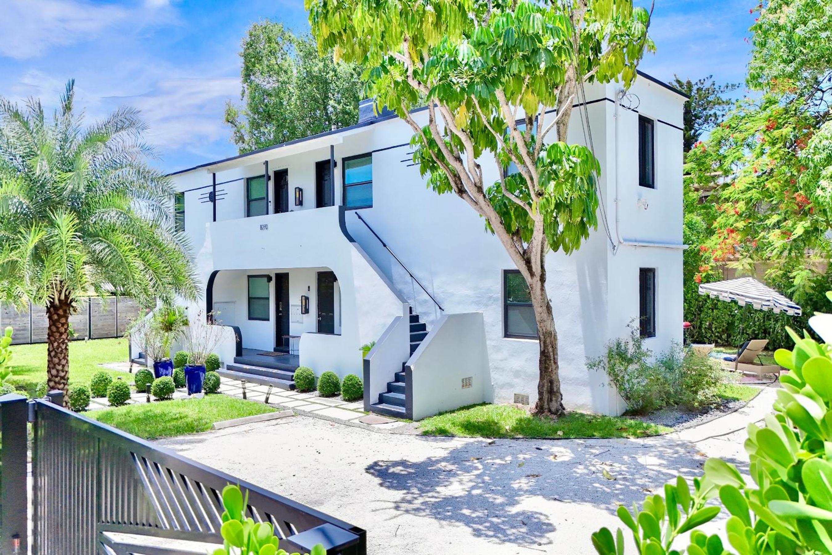 3 Seasons at the Carrington 3 Two Bedroom 1 Bath Apts -6 Bedrooms 3 bathrooms and 3 bedroom 2 bathroom Villa
