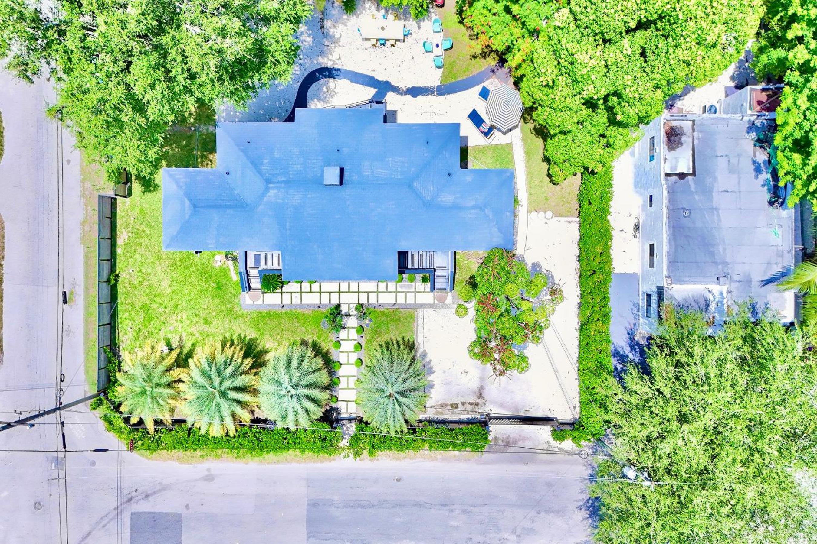 3 Seasons at the Carrington 3 Two Bedroom 1 Bath Apts -6 Bedrooms 3 bathrooms and 3 bedroom 2 bathroom Villa