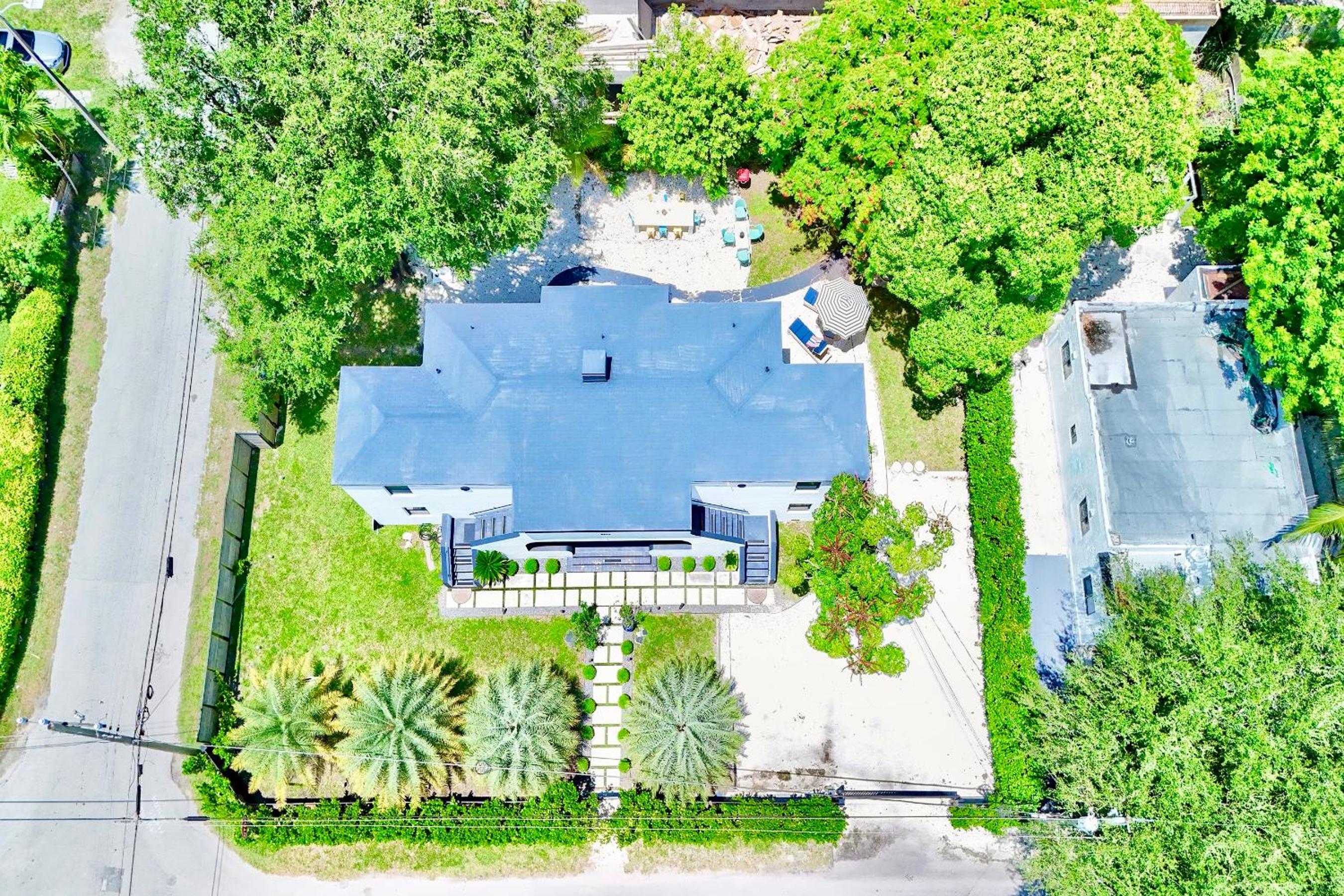 3 Seasons at the Carrington 3 Two Bedroom 1 Bath Apts -6 Bedrooms 3 bathrooms and 3 bedroom 2 bathroom Villa