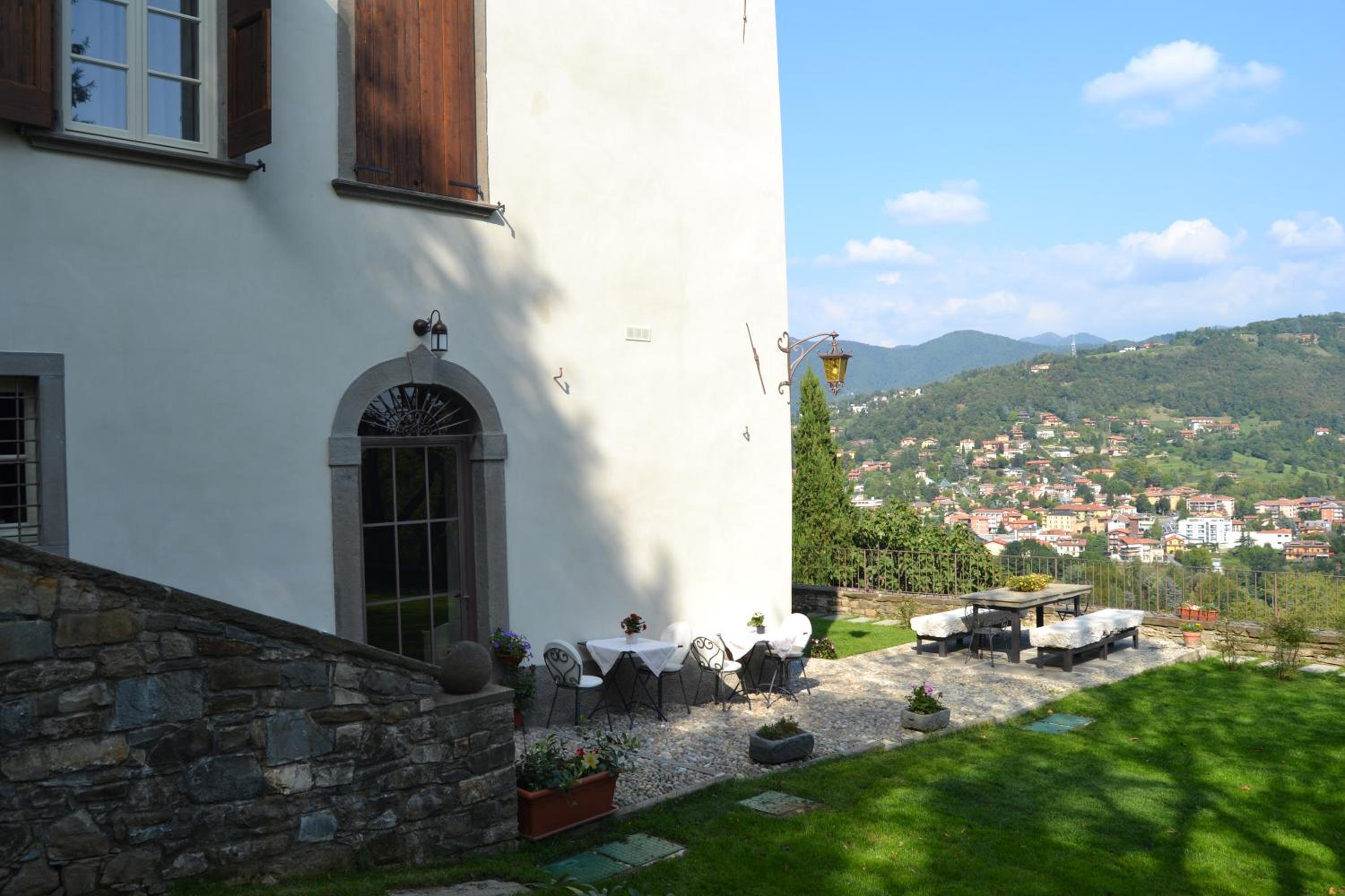 B&B Dimora Delle Donnole Bergamo Alta view 2