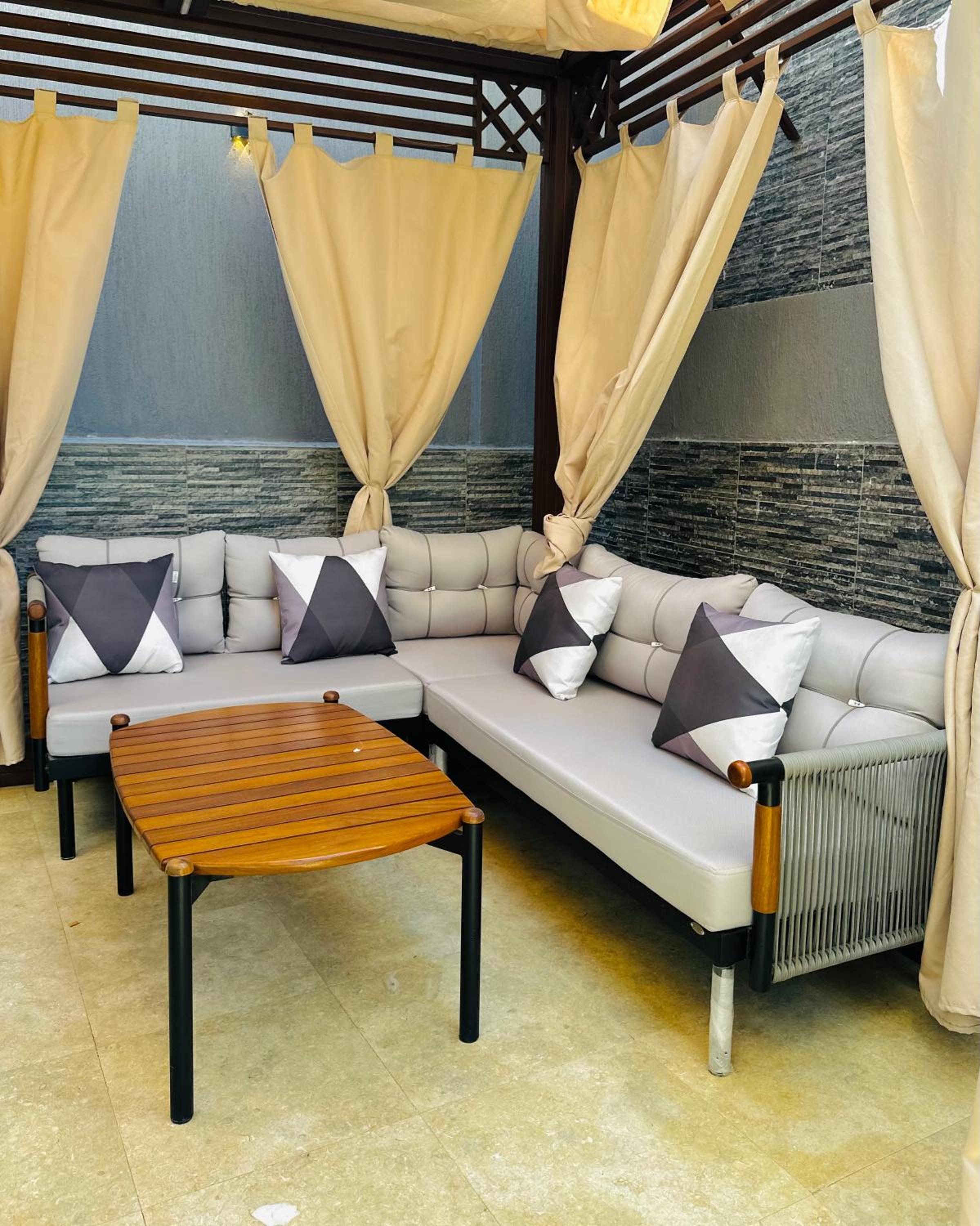 Lux private home Sheikh zayed