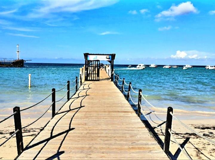 Un paraíso con vista al mar y piscina view 2