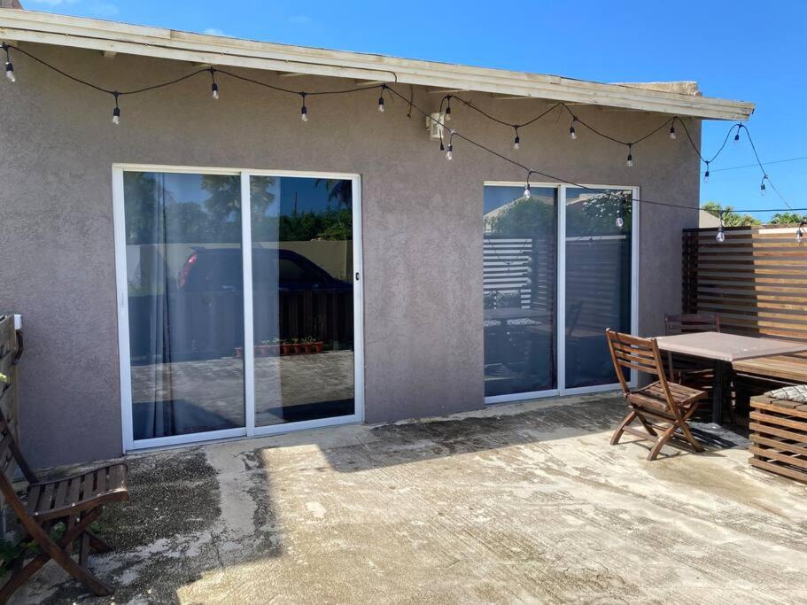 Palm Beach, Cozy Modern Apt, 15 min walk to Ocean!